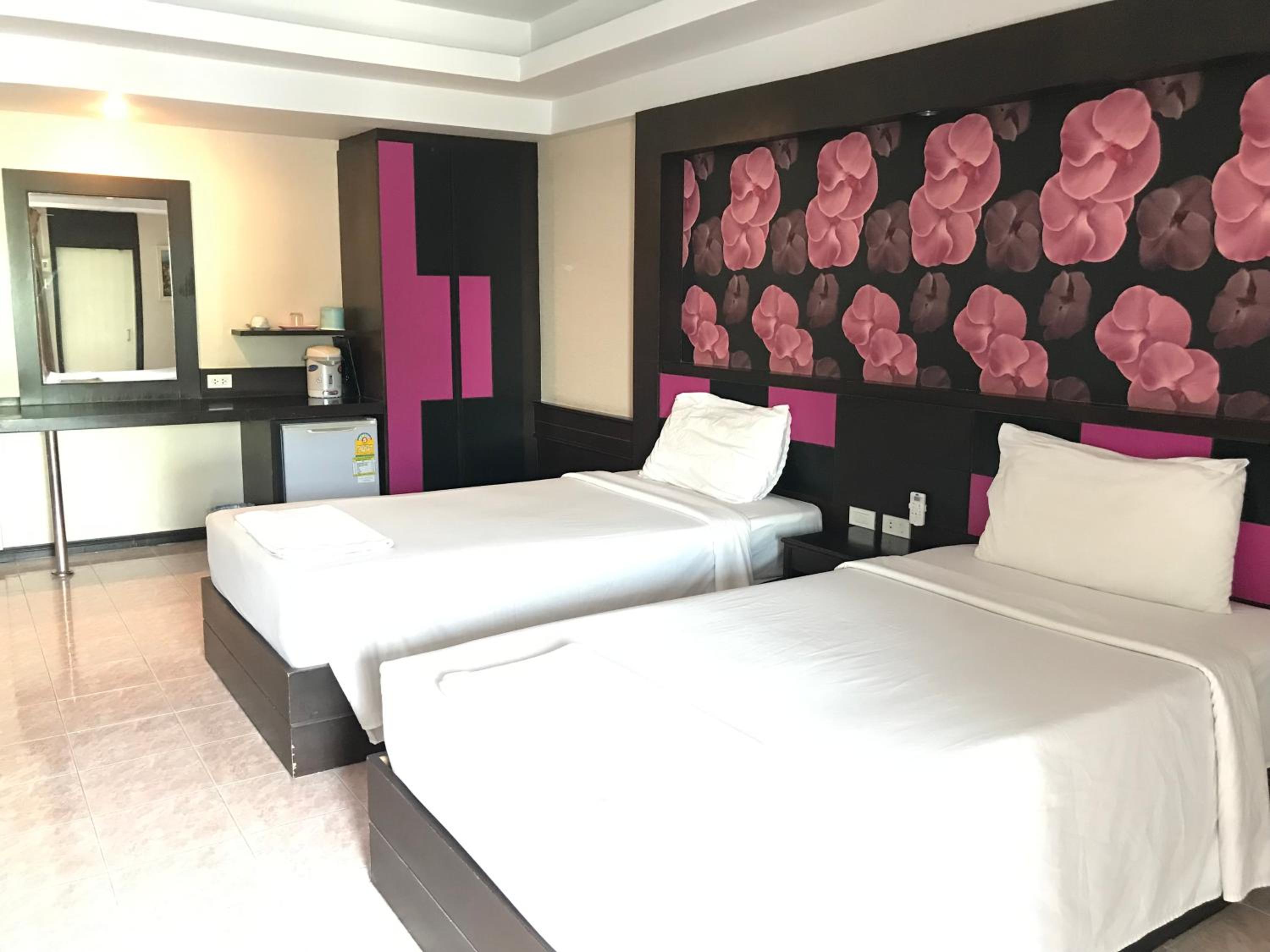 Twin Room - Photo 2