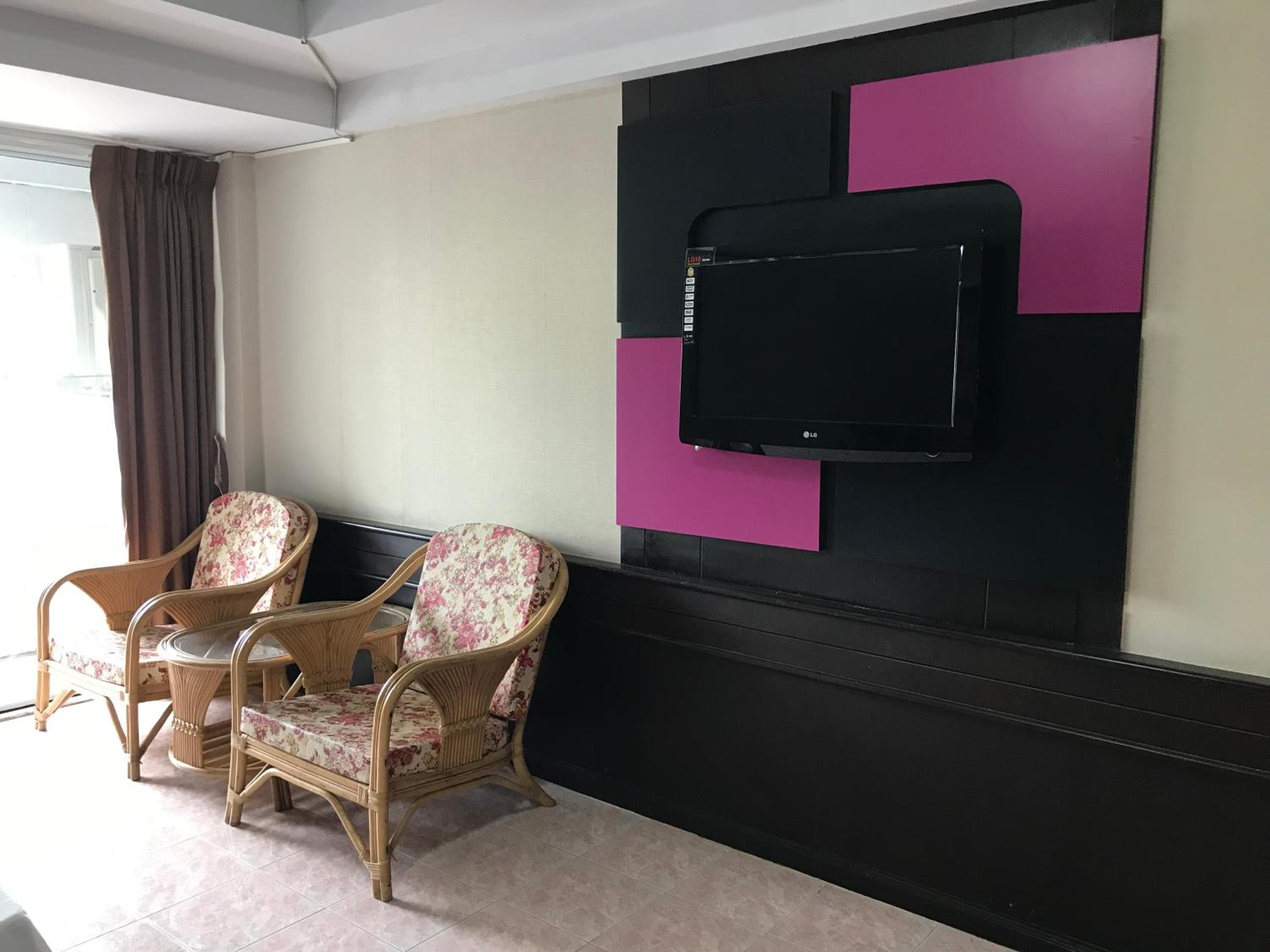 Twin Room - Photo 3