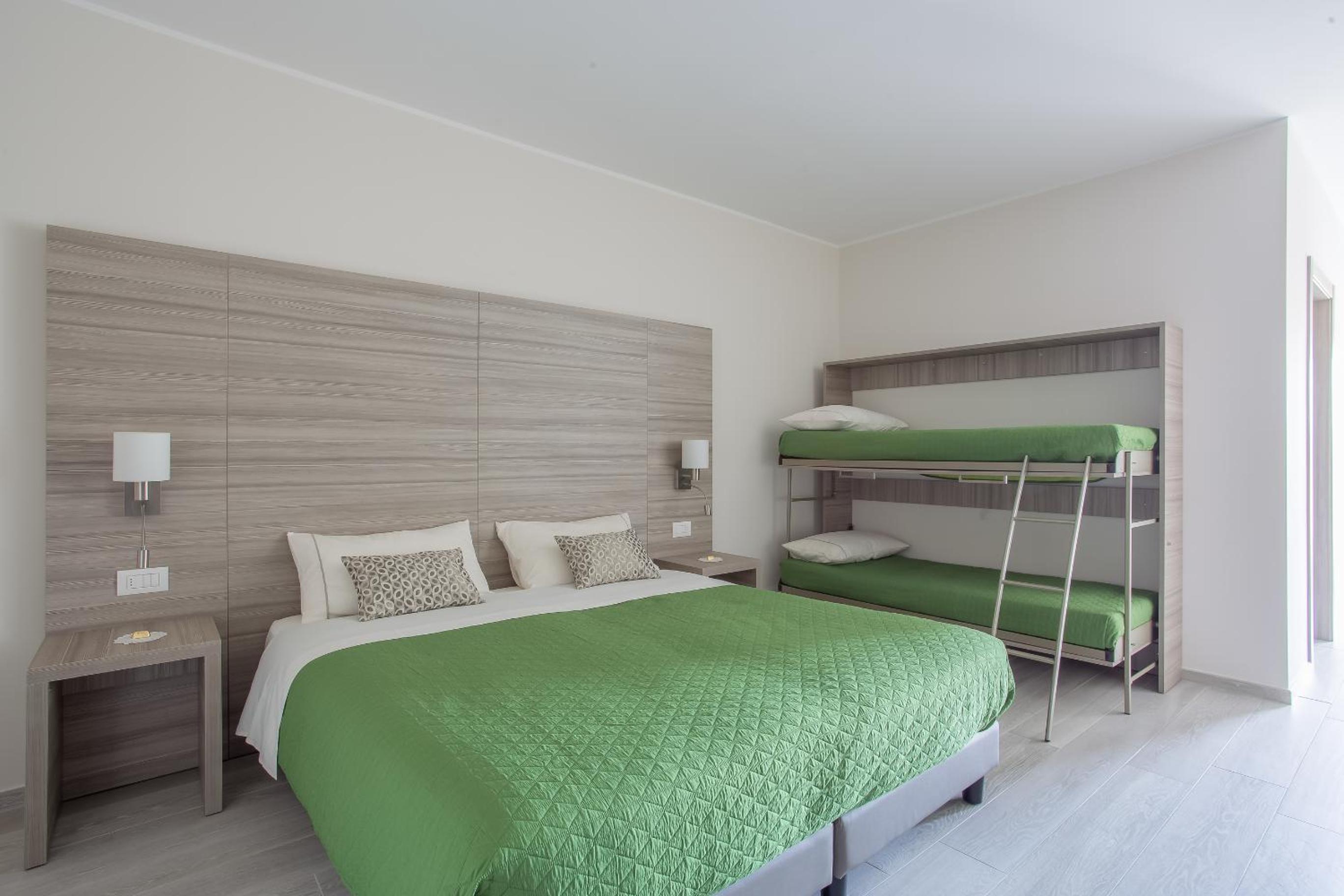 Double Room with Private Bathroom - Photo 6