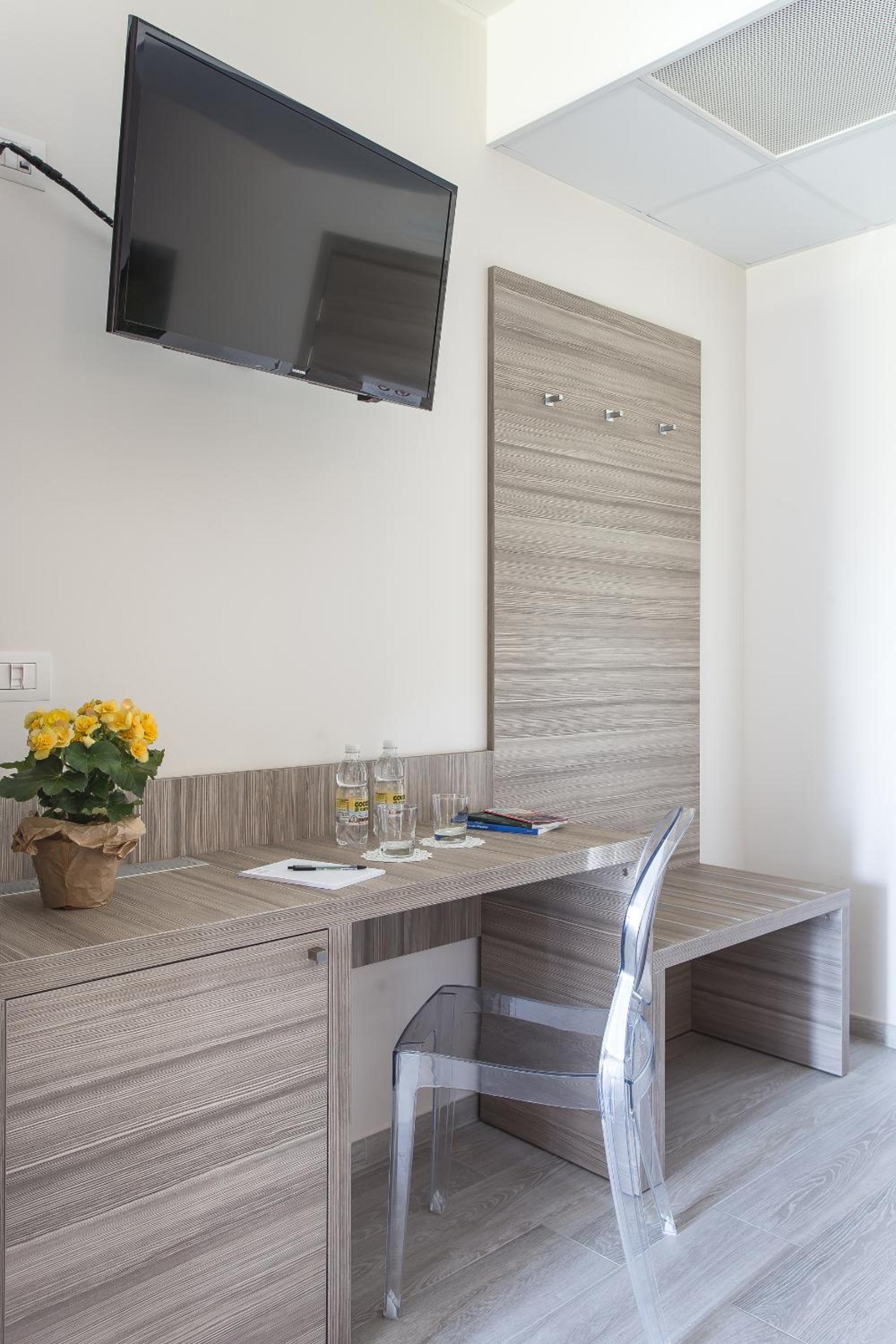 Double Room with Private Bathroom - Photo 15