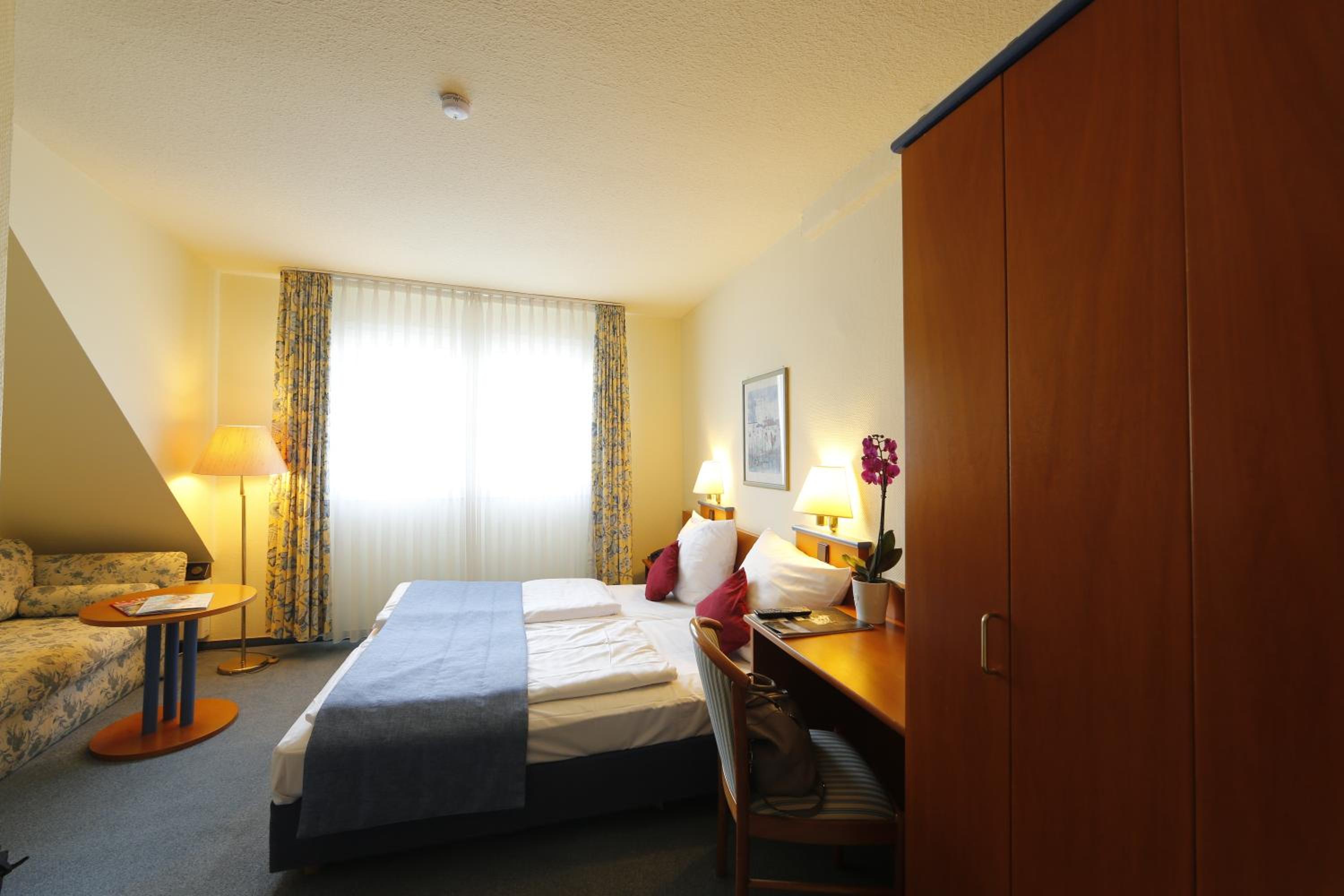 Double Room with Moselle View and Balcony photo 3