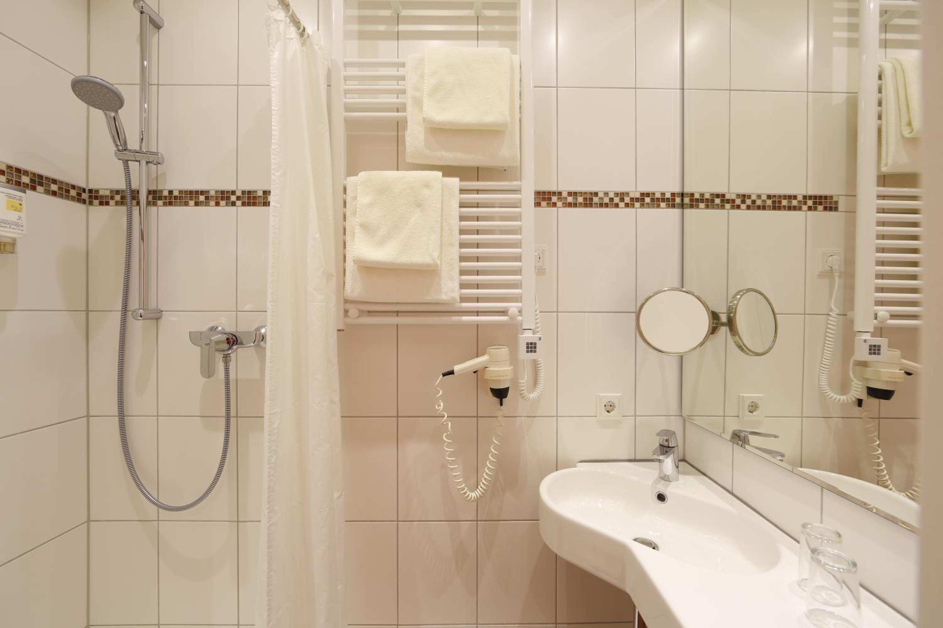 Double Room with Moselle View and Balcony photo 2
