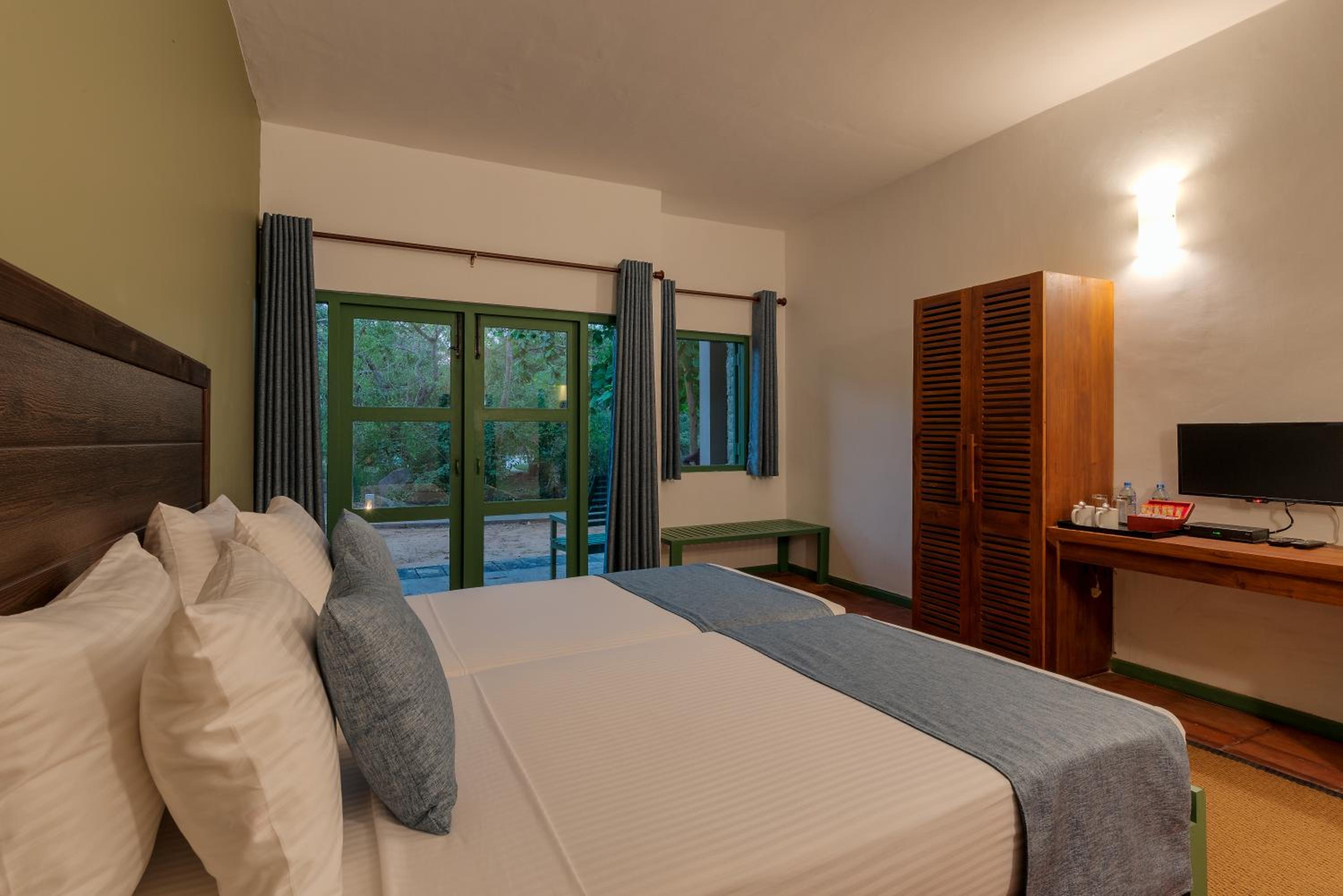 Deluxe Room - Photo 4