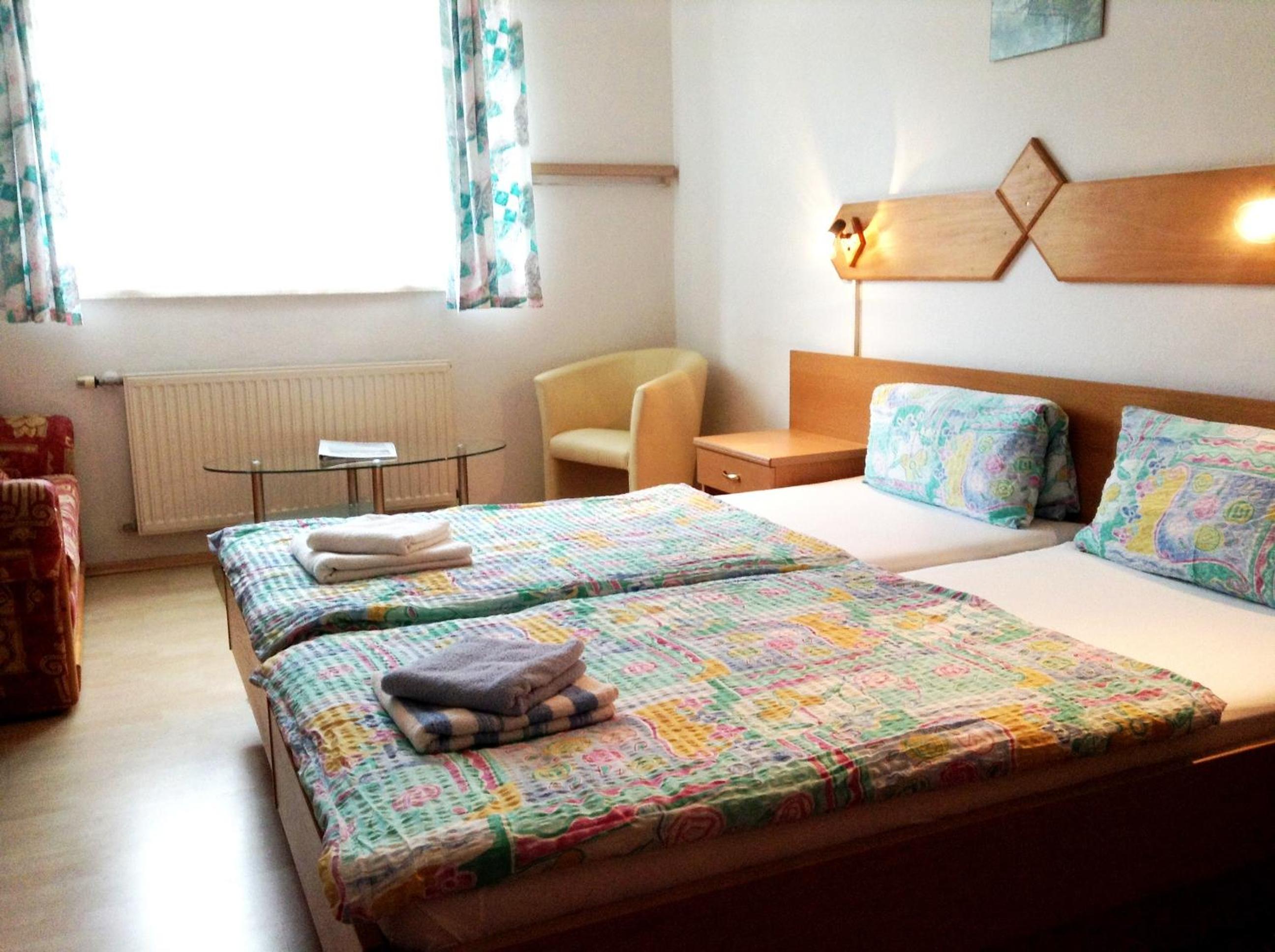 Double Room with Private External Shower and Toilet - Photo 5