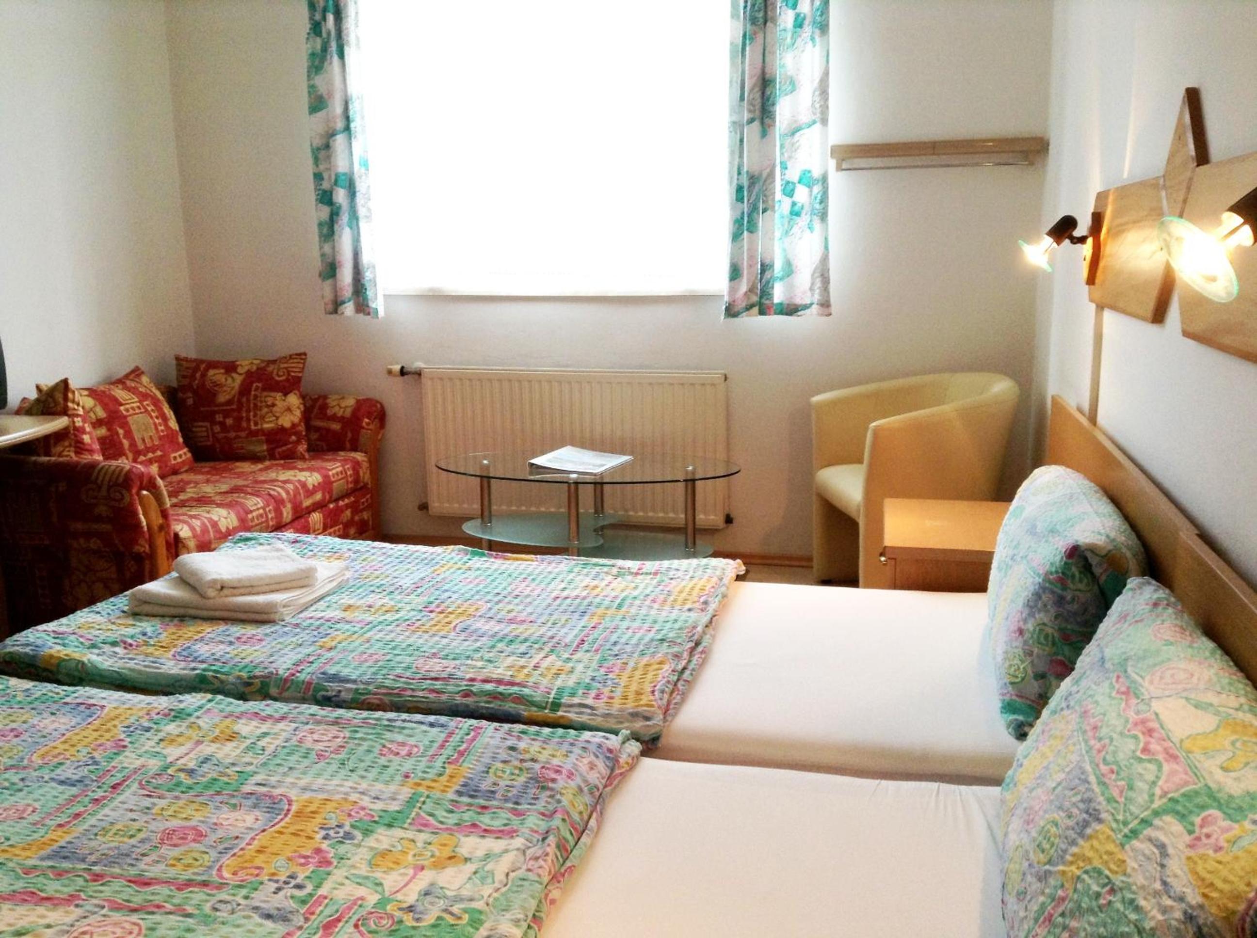 Double Room with Private External Shower and Toilet - Photo 6