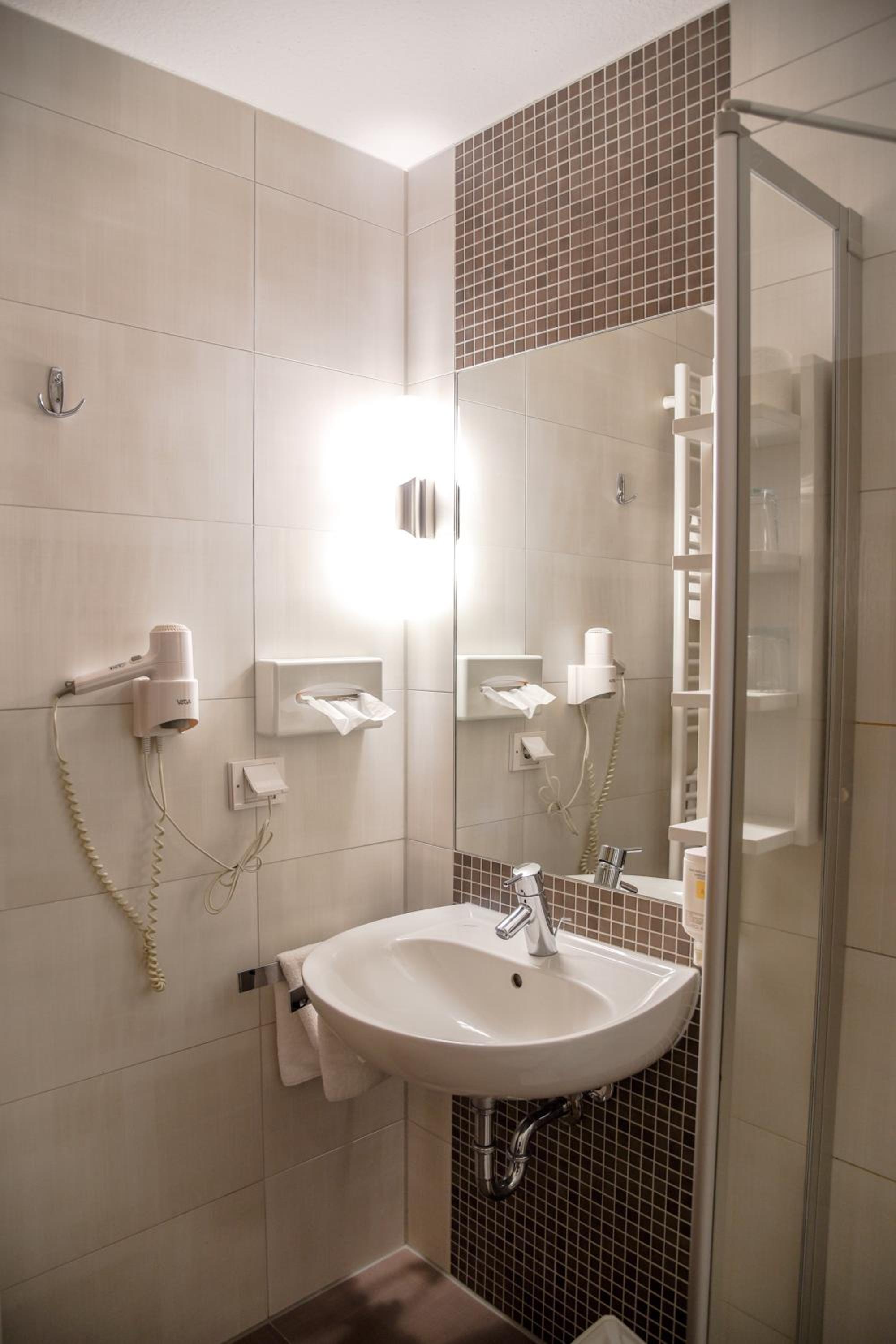 Double Room - Photo 8