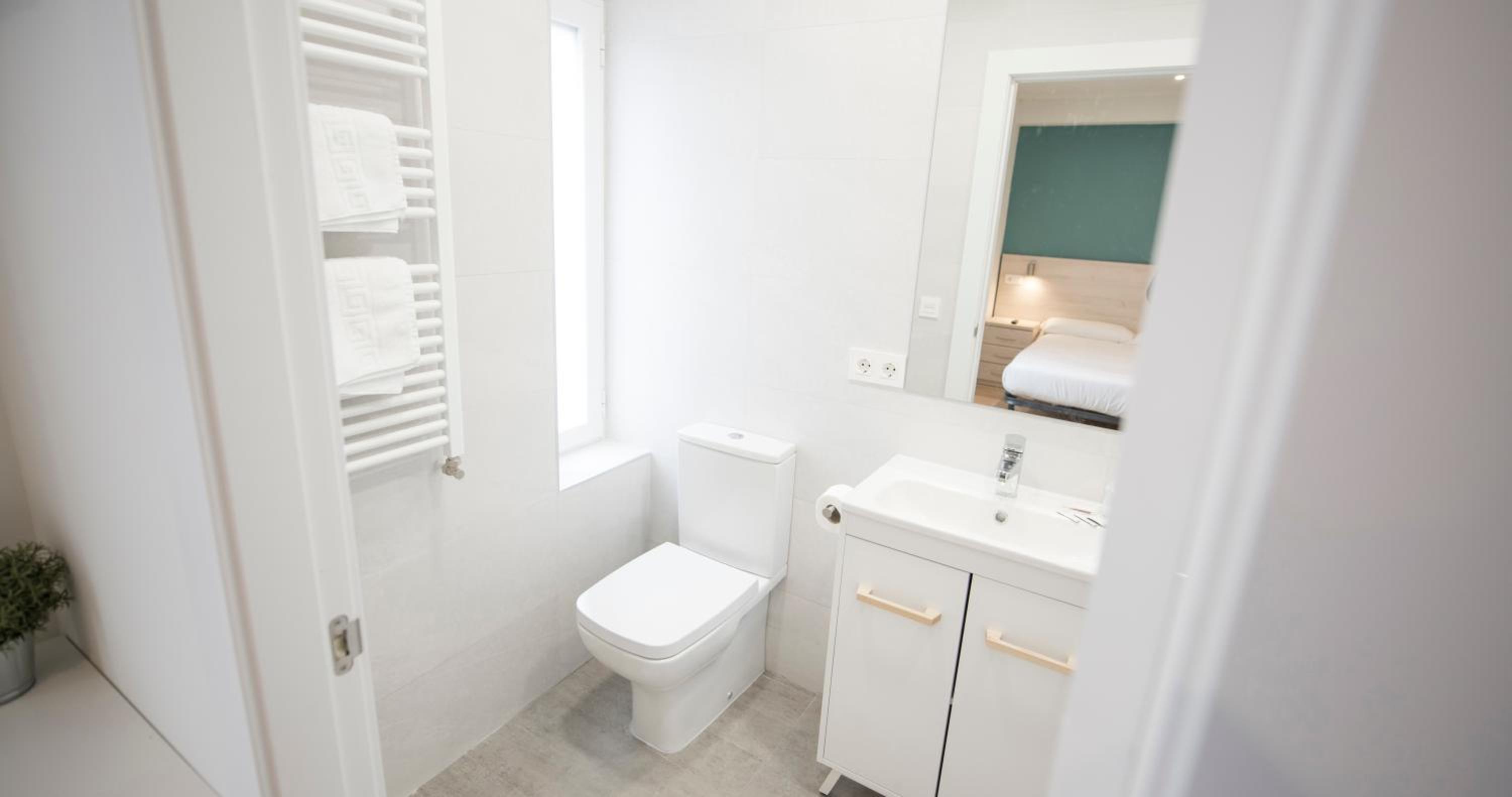Single Room with Private Bathroom photo 3