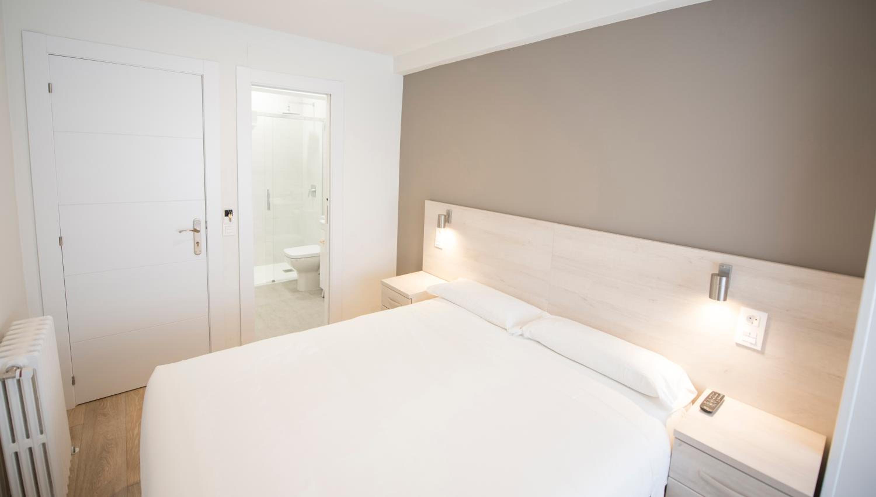 Double Room with Private Bathroom photo 2