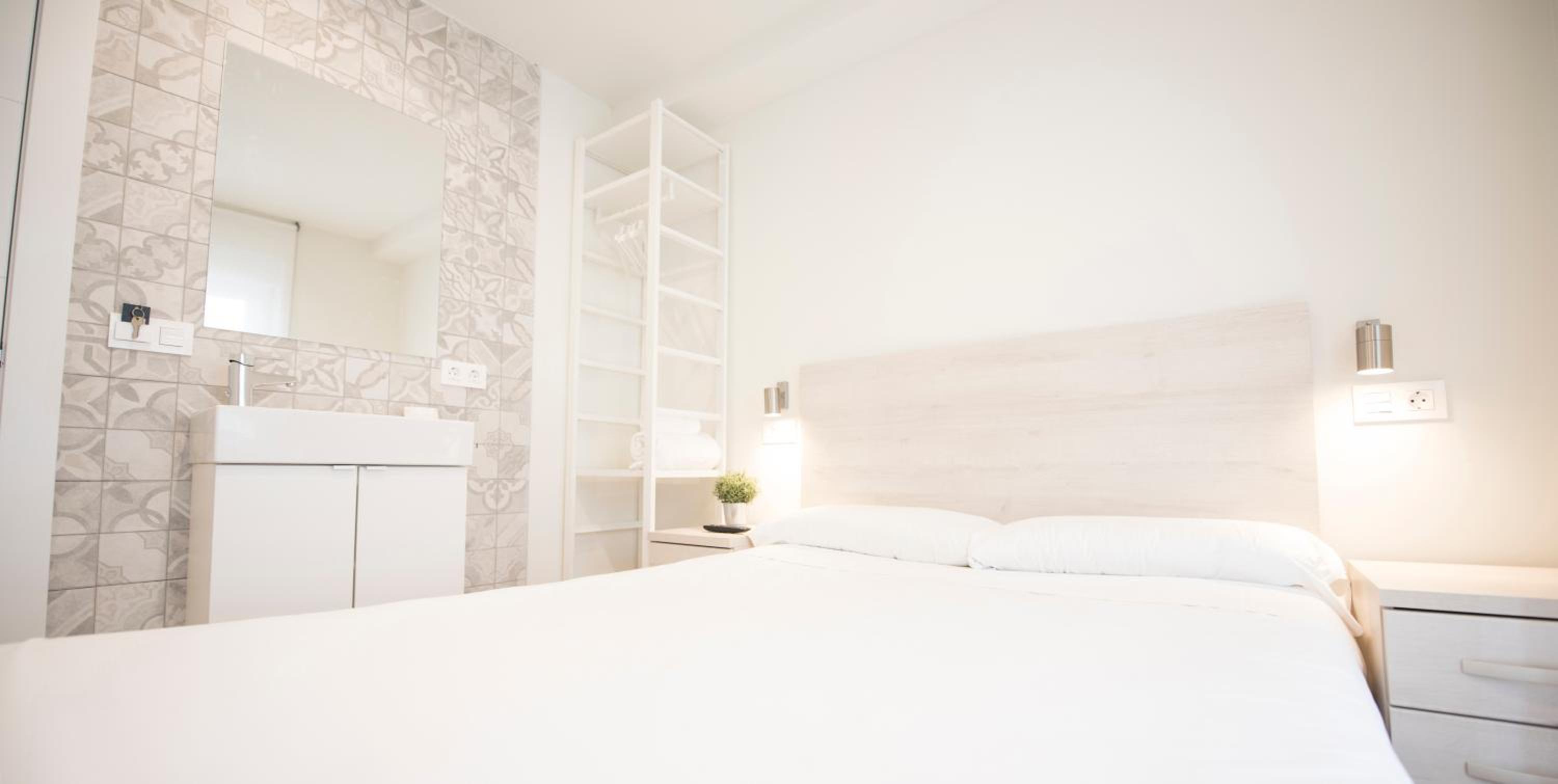 Single Room with Shared Bathroom photo 3