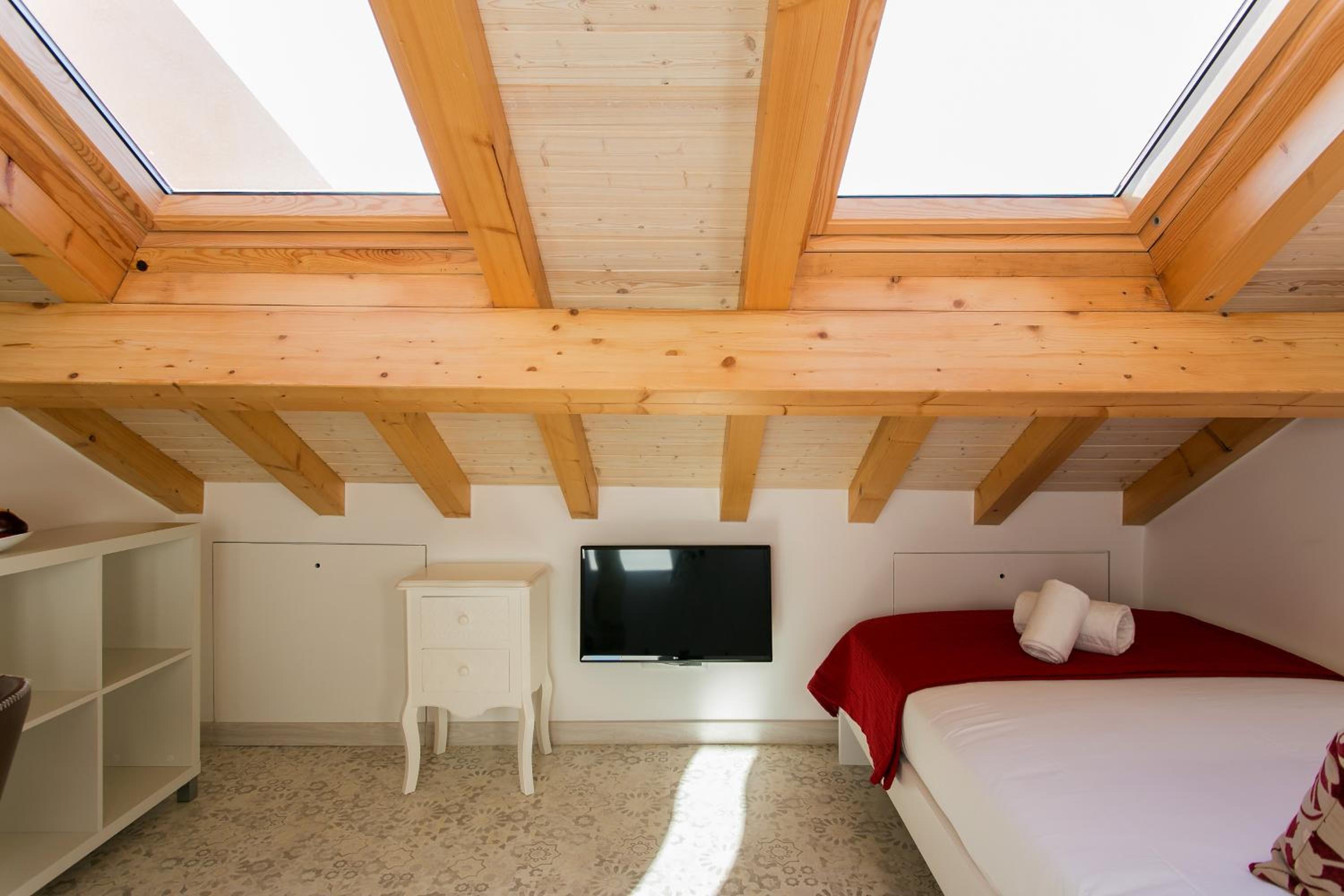 Junior Single Suite