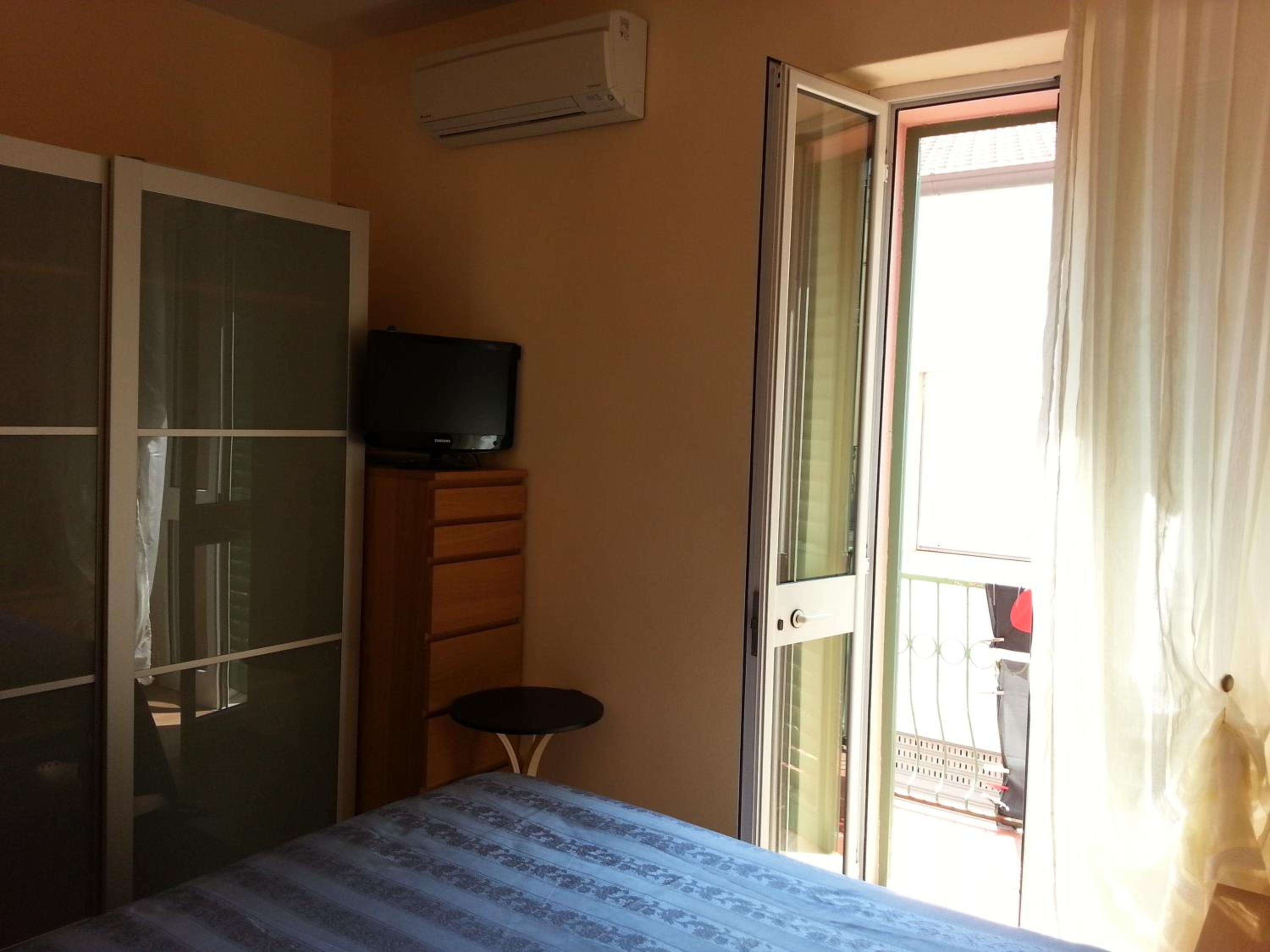 Double Room with Private External Bathroom and Balcony photo 3