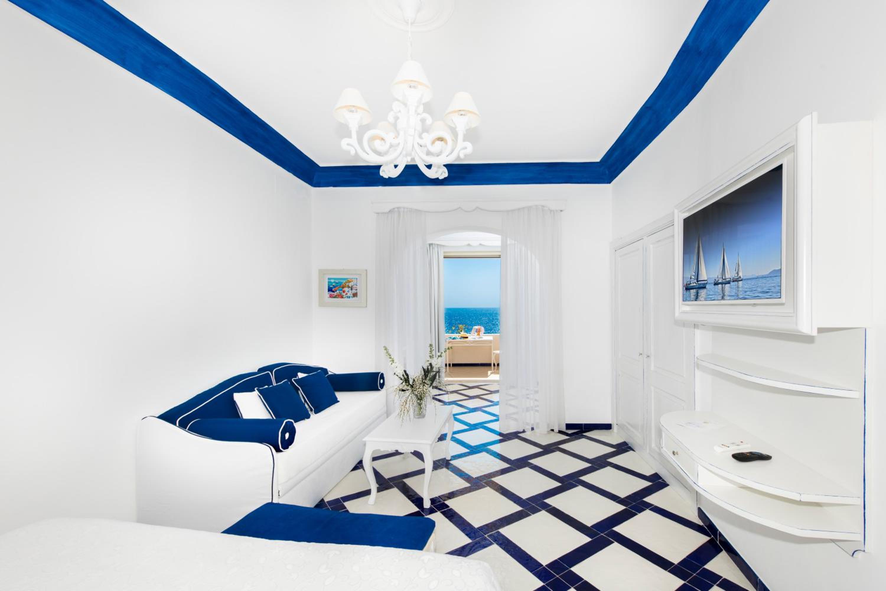 Large Superior Studio with Sea View - Photo 1