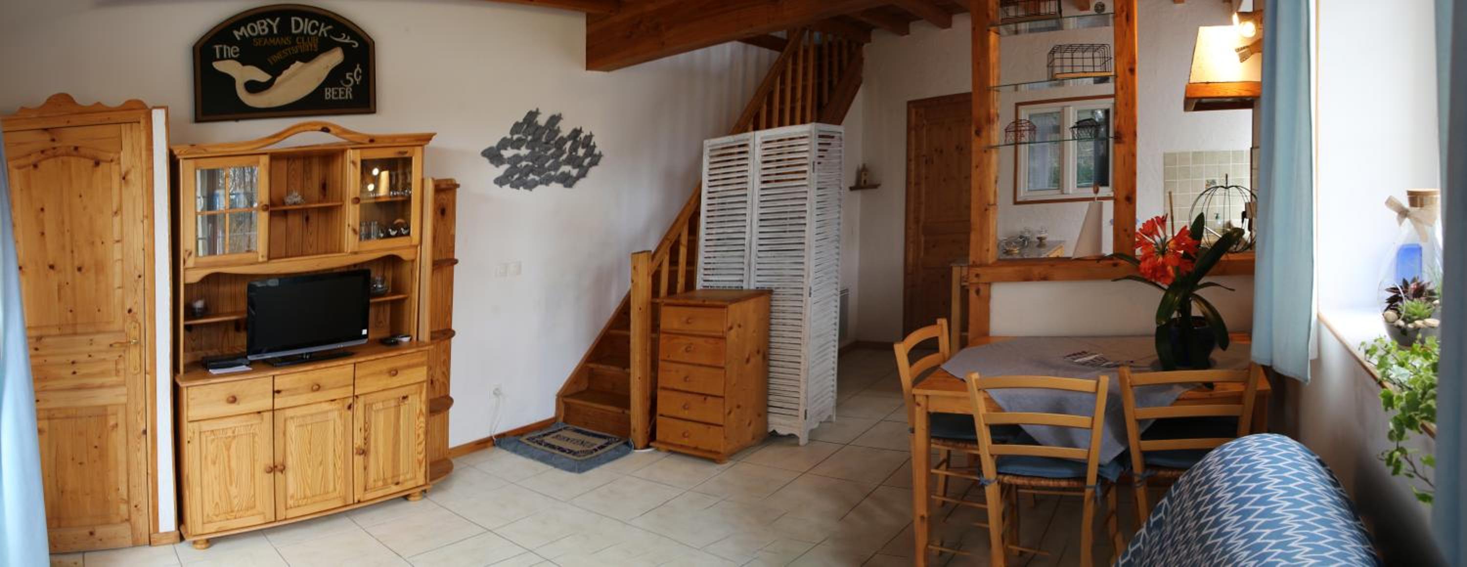 Standard Family Room - Photo 6