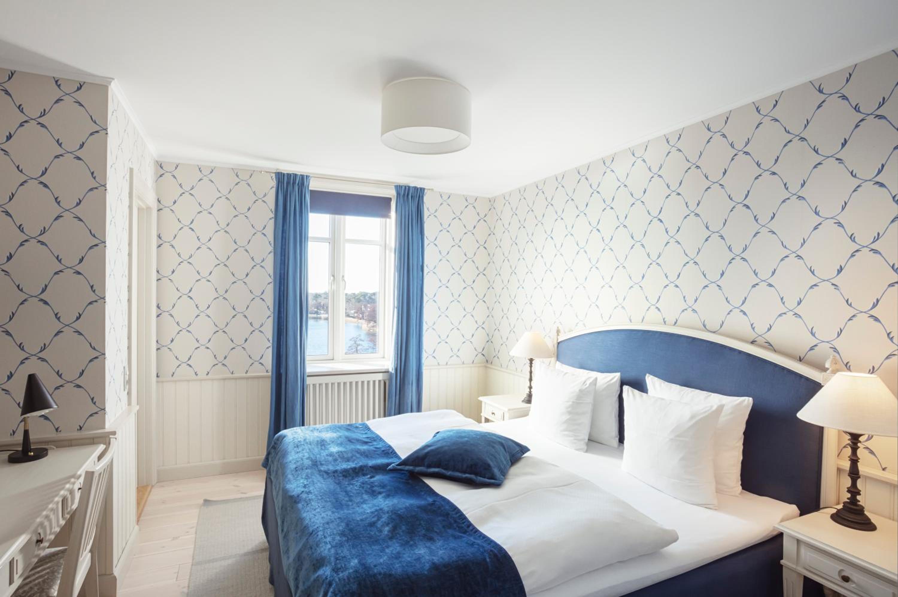 Double Room with Balcony and Sea View
