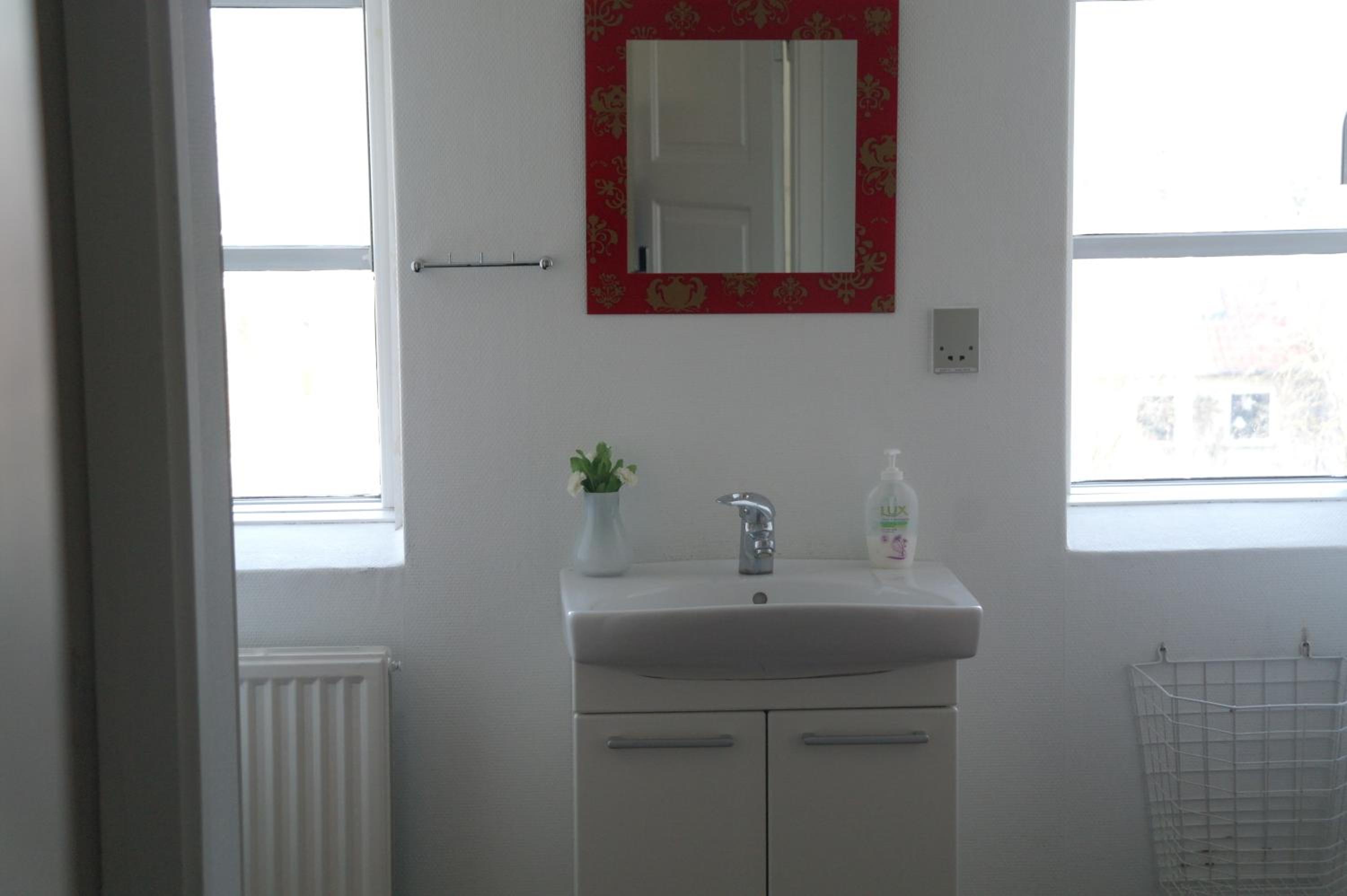Single Room with Shared Bathroom photo 2