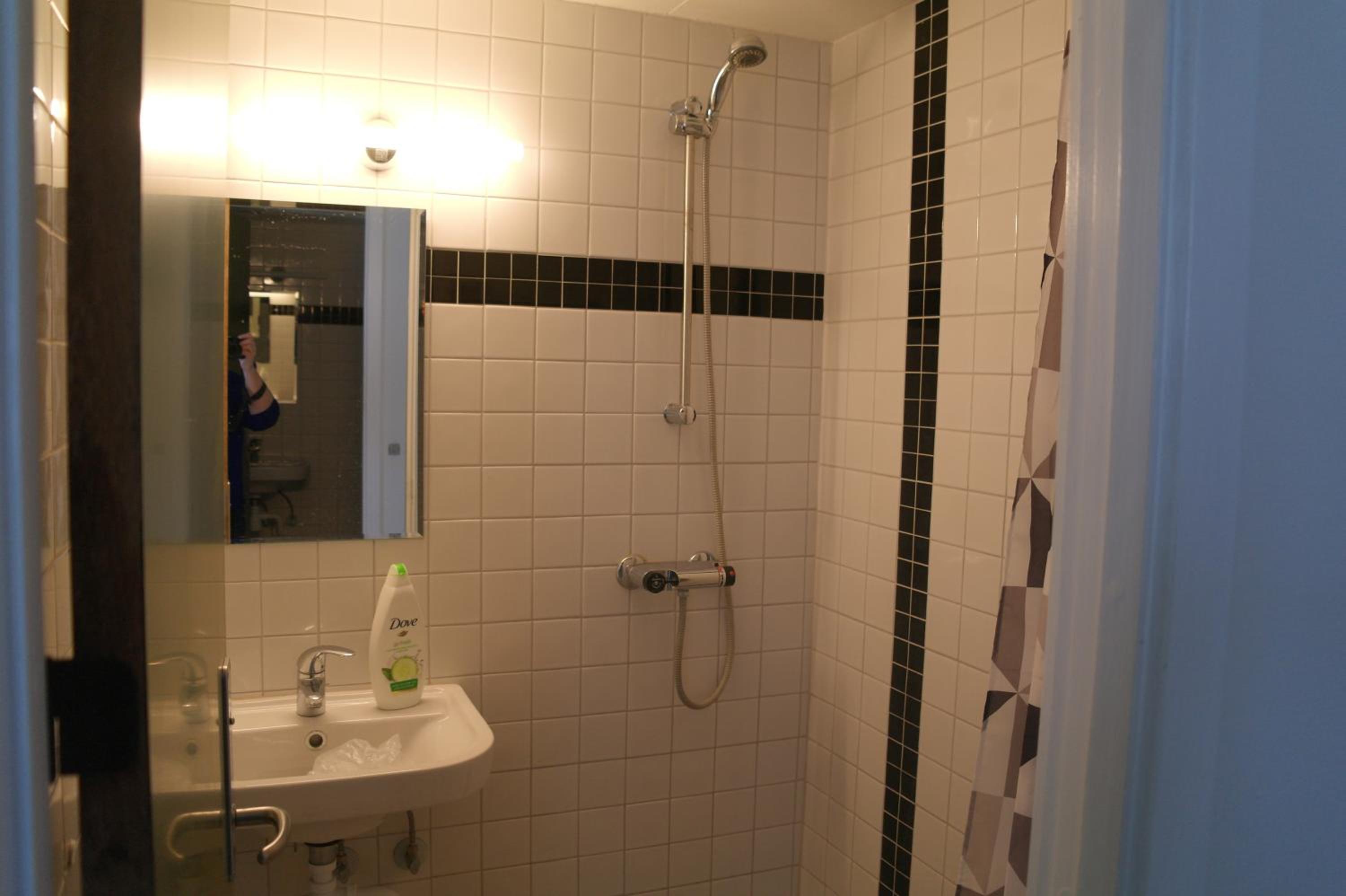 Single Room with Shared Bathroom photo 3