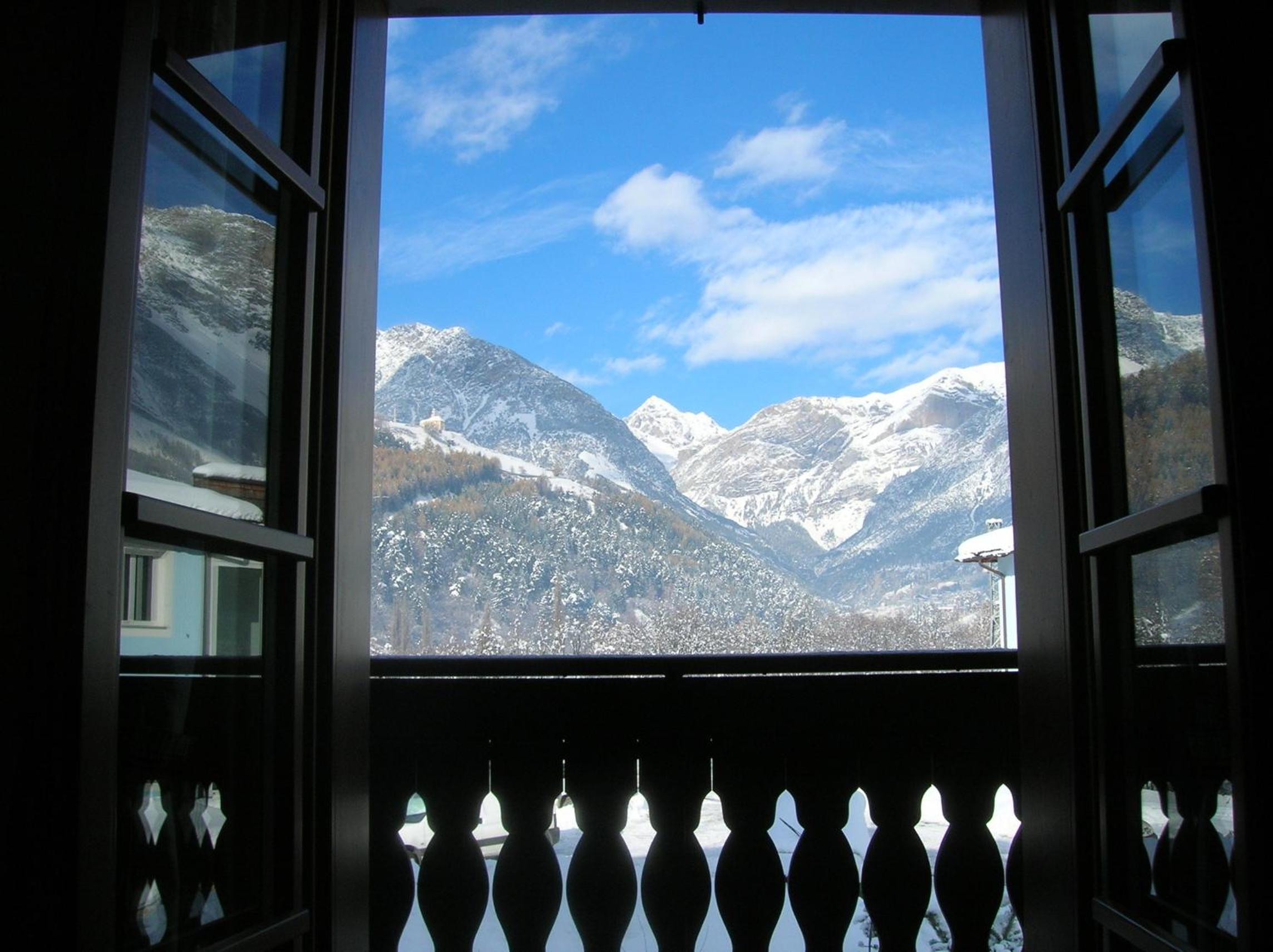 Double or Twin Room with Balcony and Mountain View - Photo 13