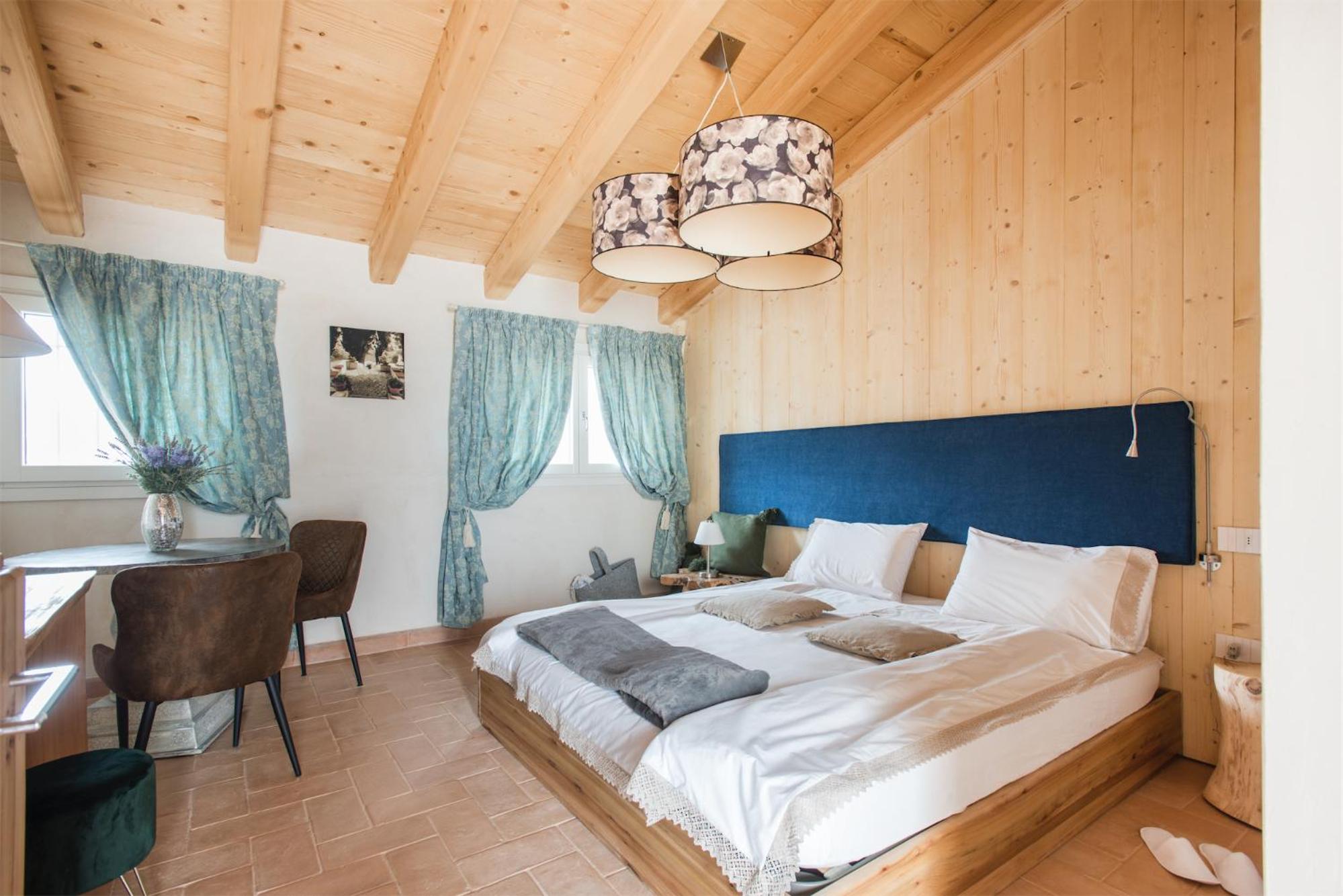Queen Room with Pool View - Photo 1