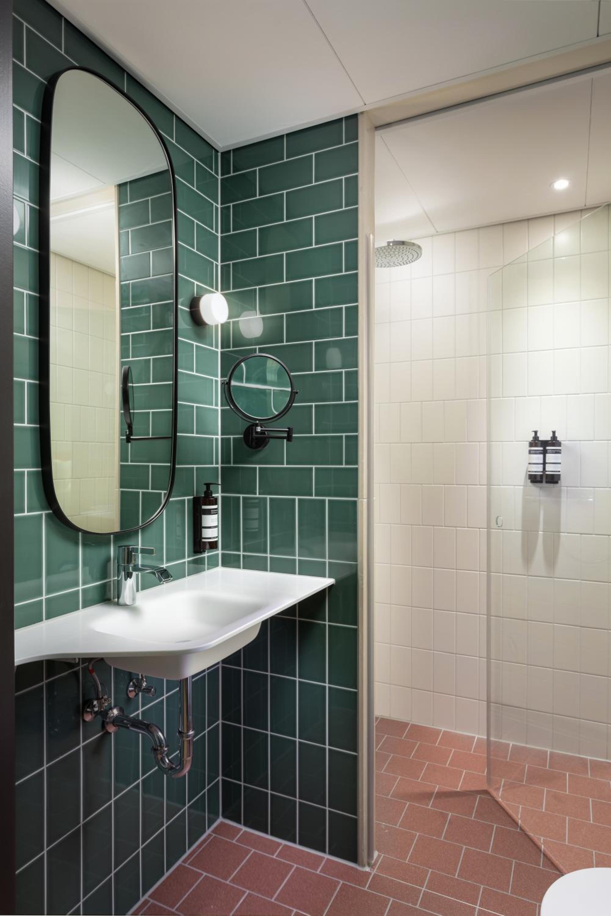 King Room - Disability Access - Photo 12