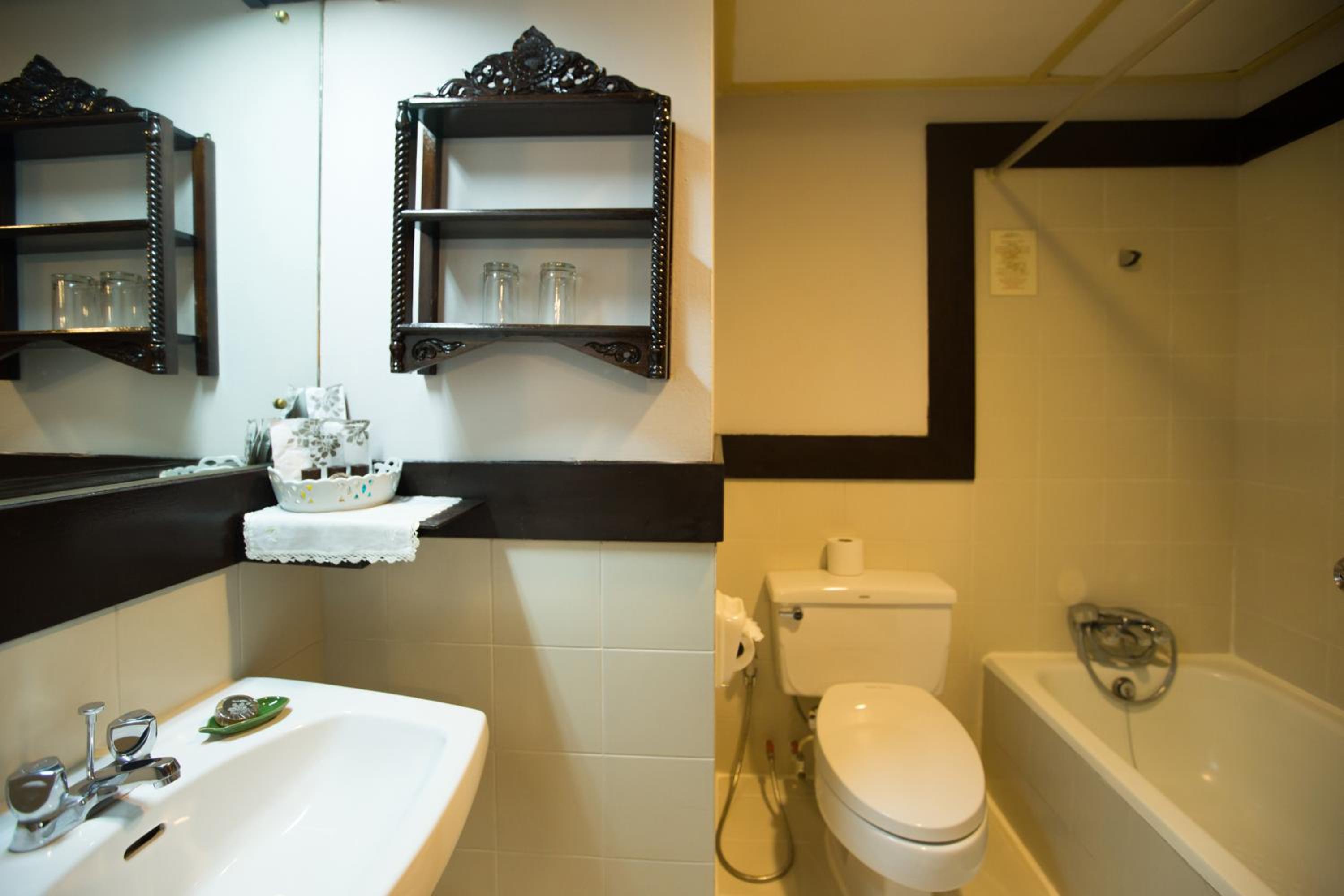 Deluxe Double or Twin Room - Photo 7