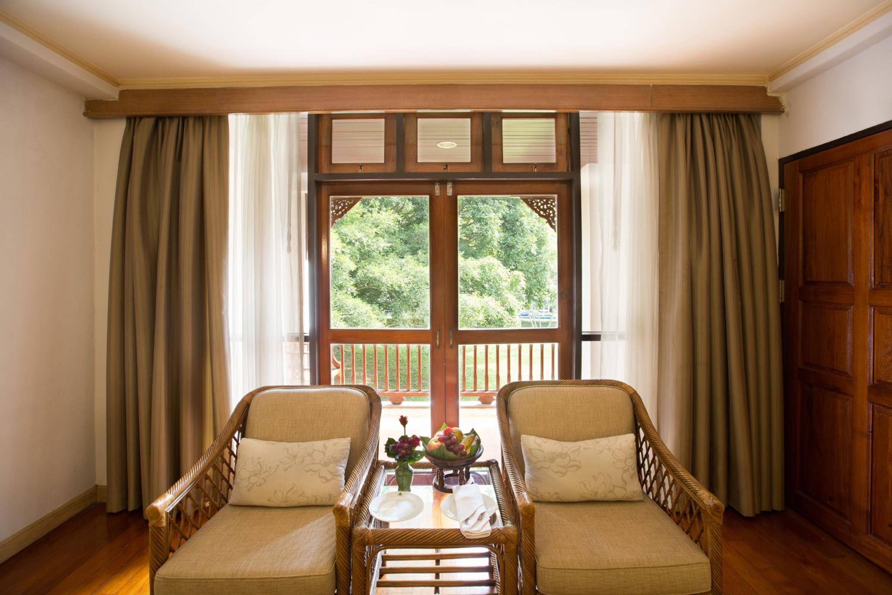 Deluxe Double or Twin Room with Pool View - Photo 4