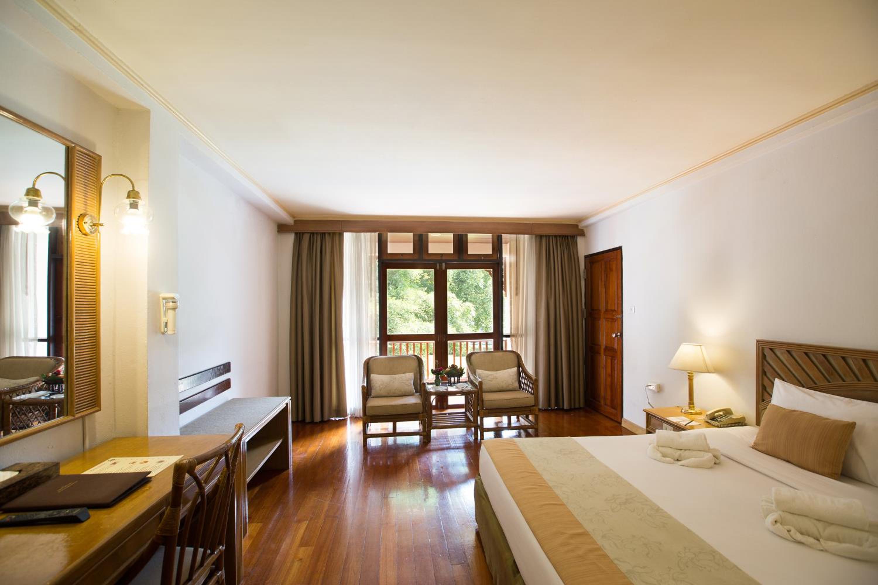 Deluxe Double or Twin Room with Pool View - Photo 5