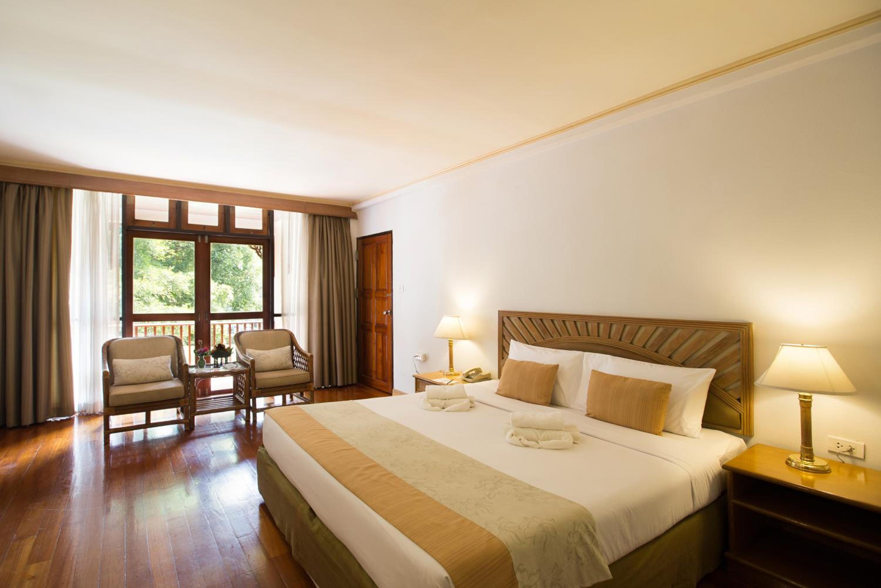 Deluxe Double or Twin Room with Pool View - Photo 1