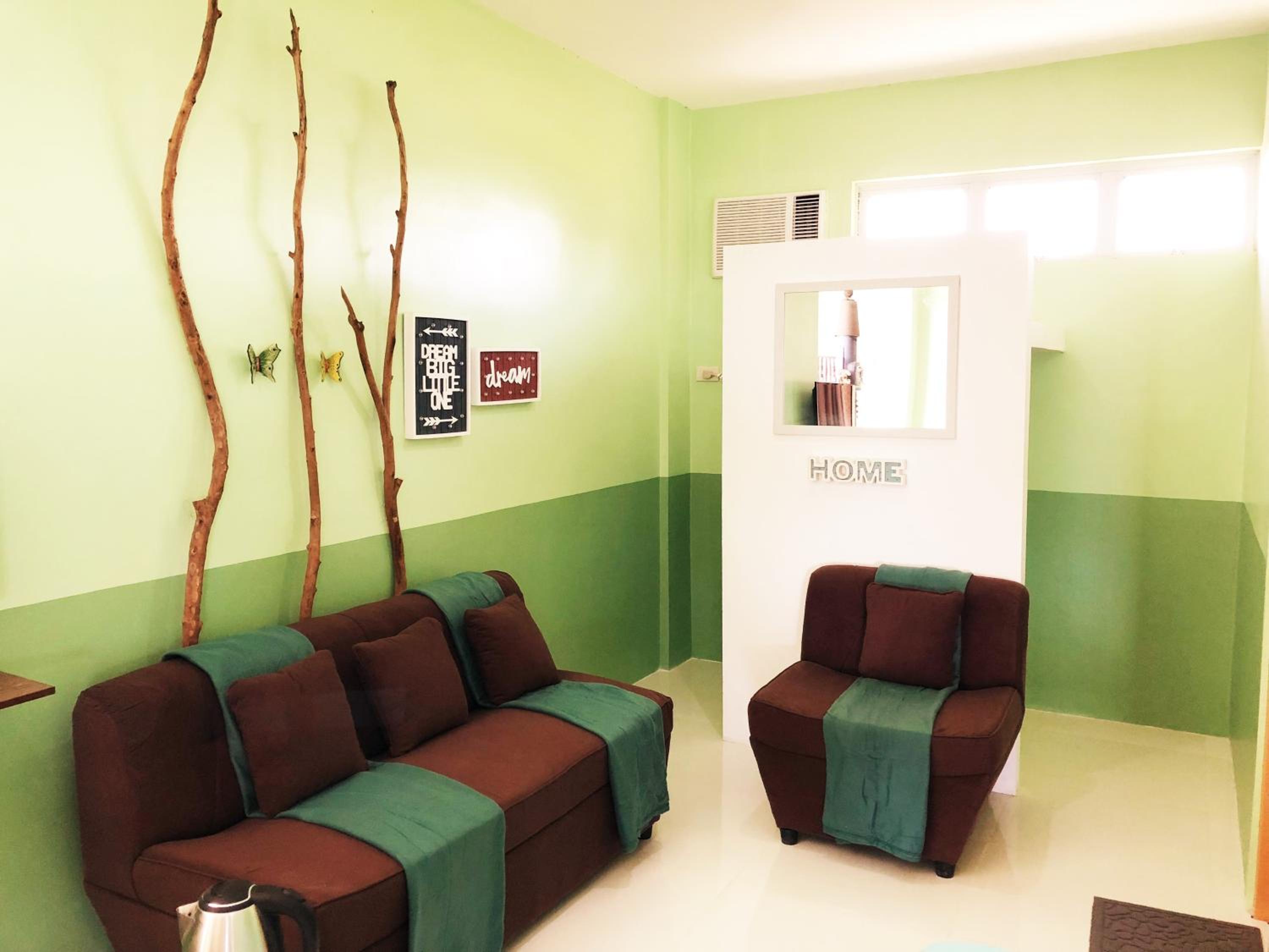 Family Room - Photo 3