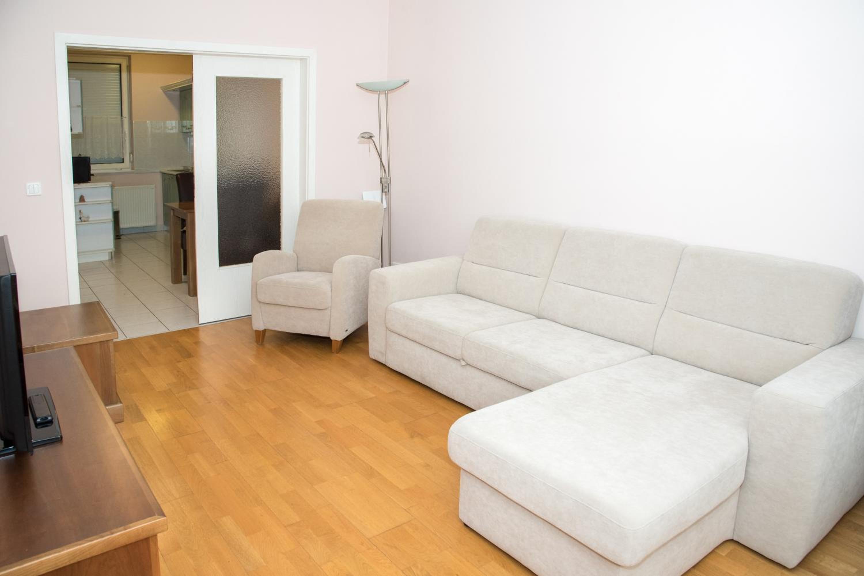 One-Bedroom Apartment photo 3