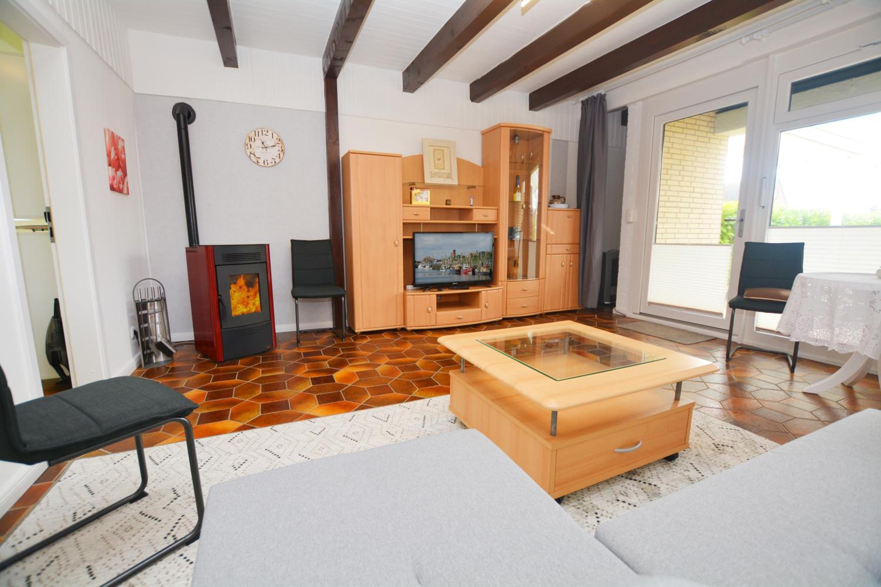 One-Bedroom Apartment photo 1