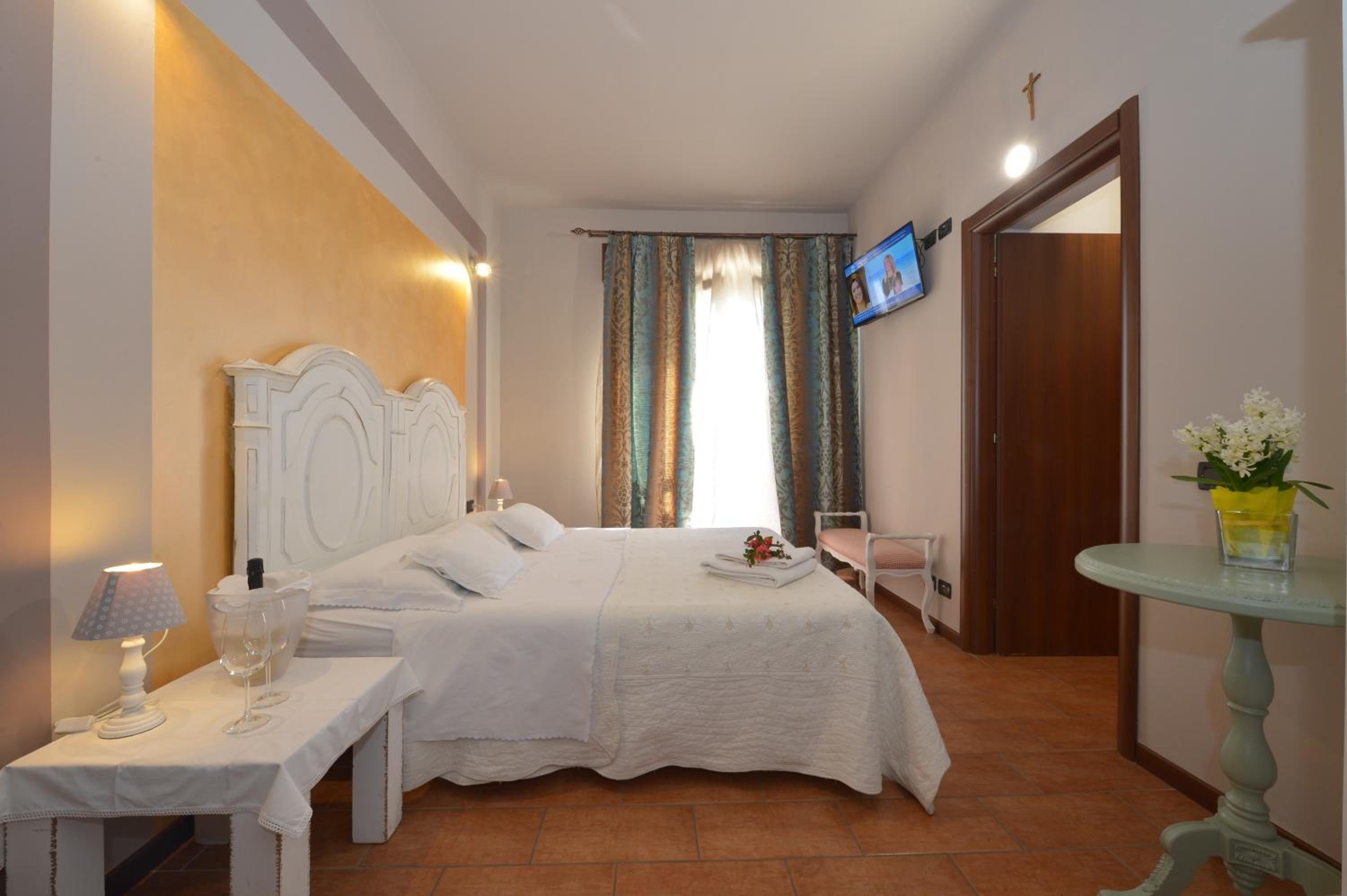 Double or Twin Room - Photo 5