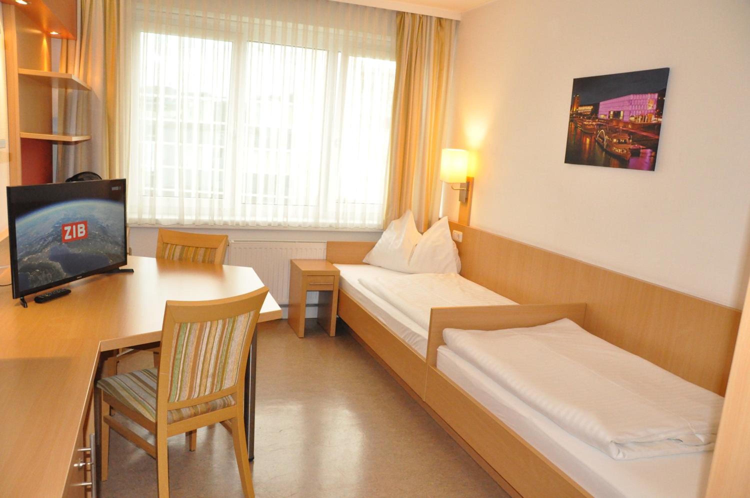 Budget Twin Room photo 2