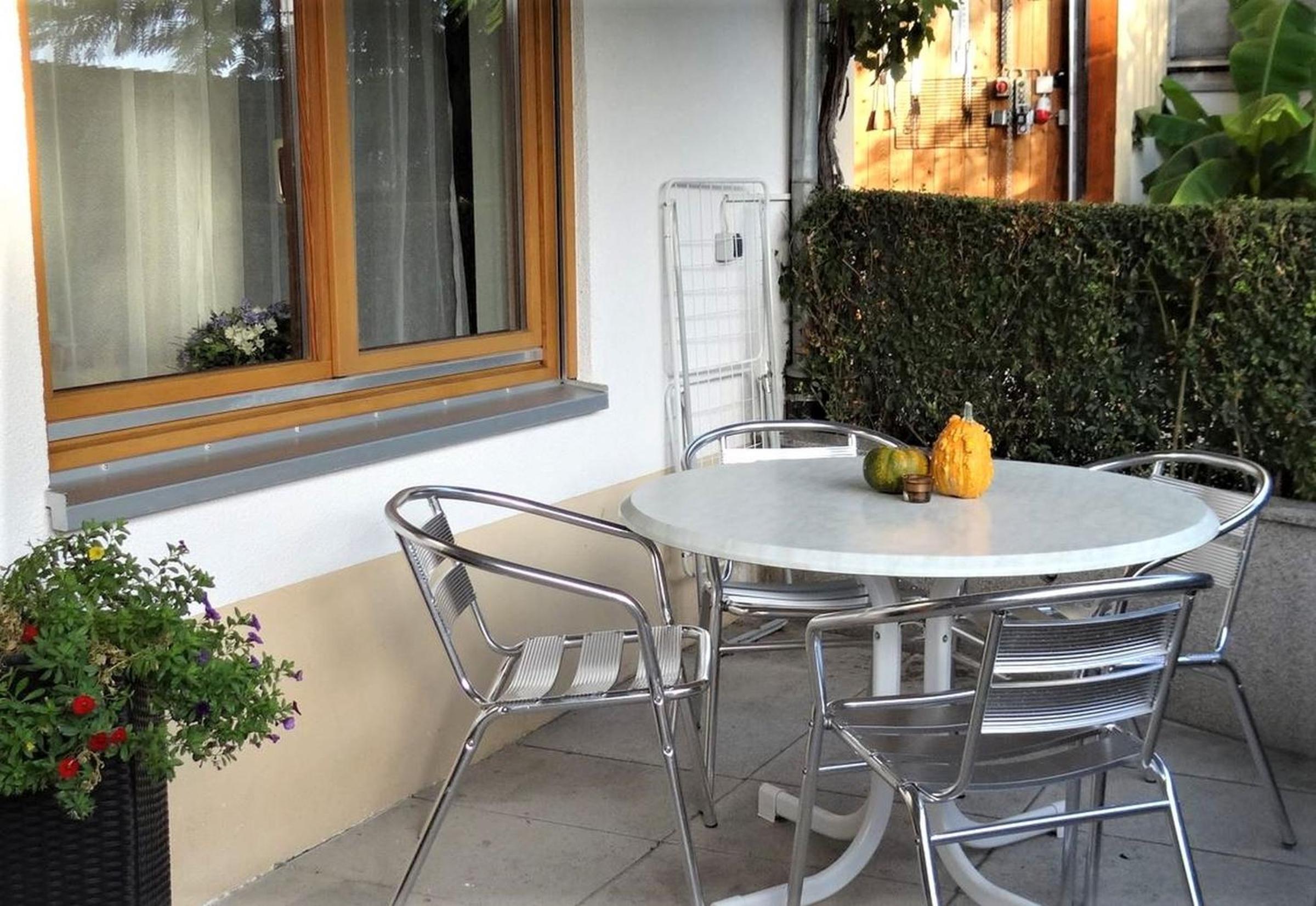 Two-Bedroom Deluxe Apartment with Garden View photo 2