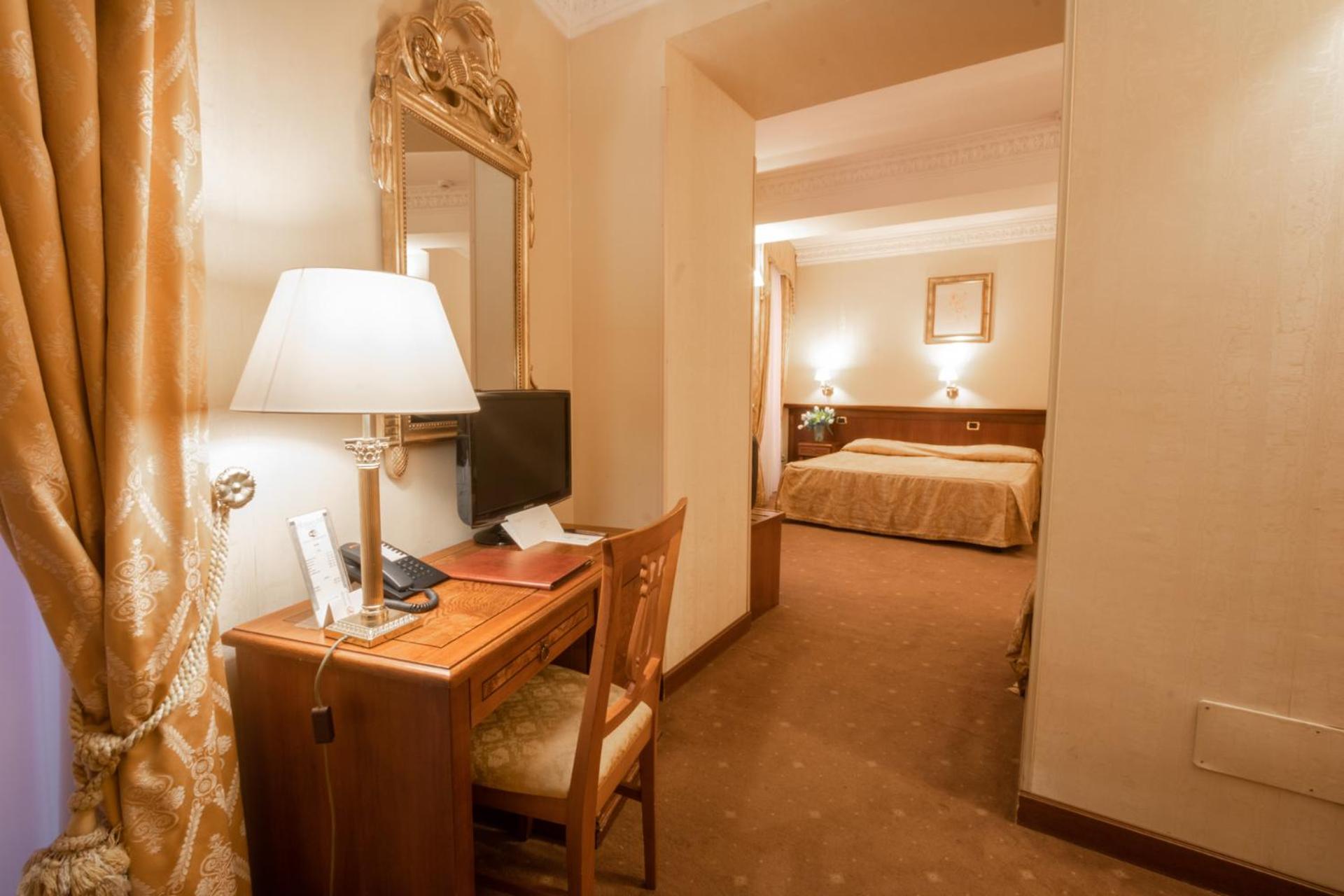 Quadruple Room thumbnail 6