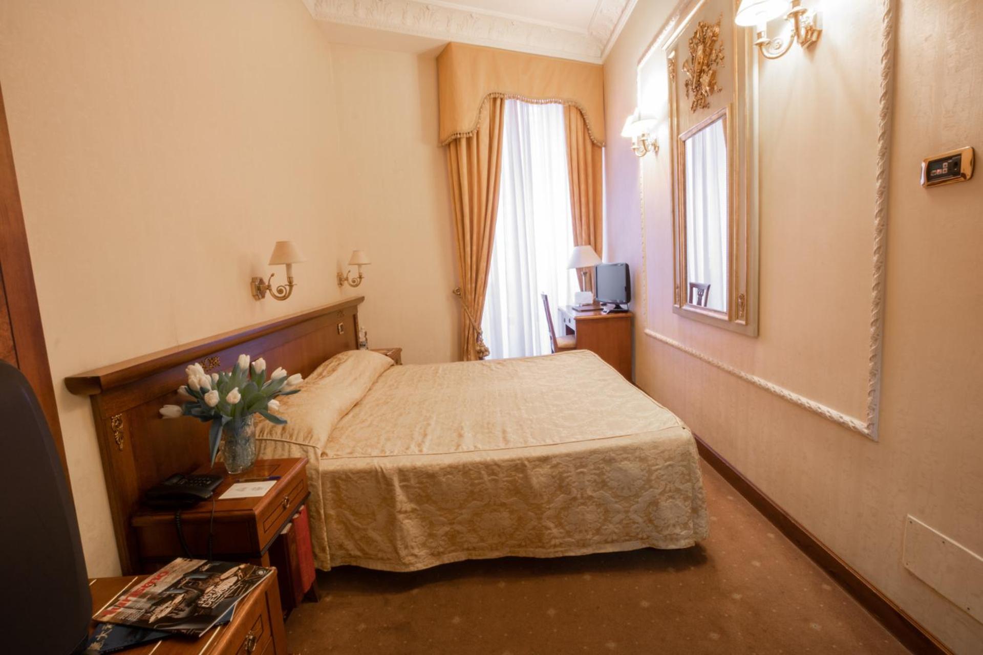 Double or Twin Room thumbnail 6