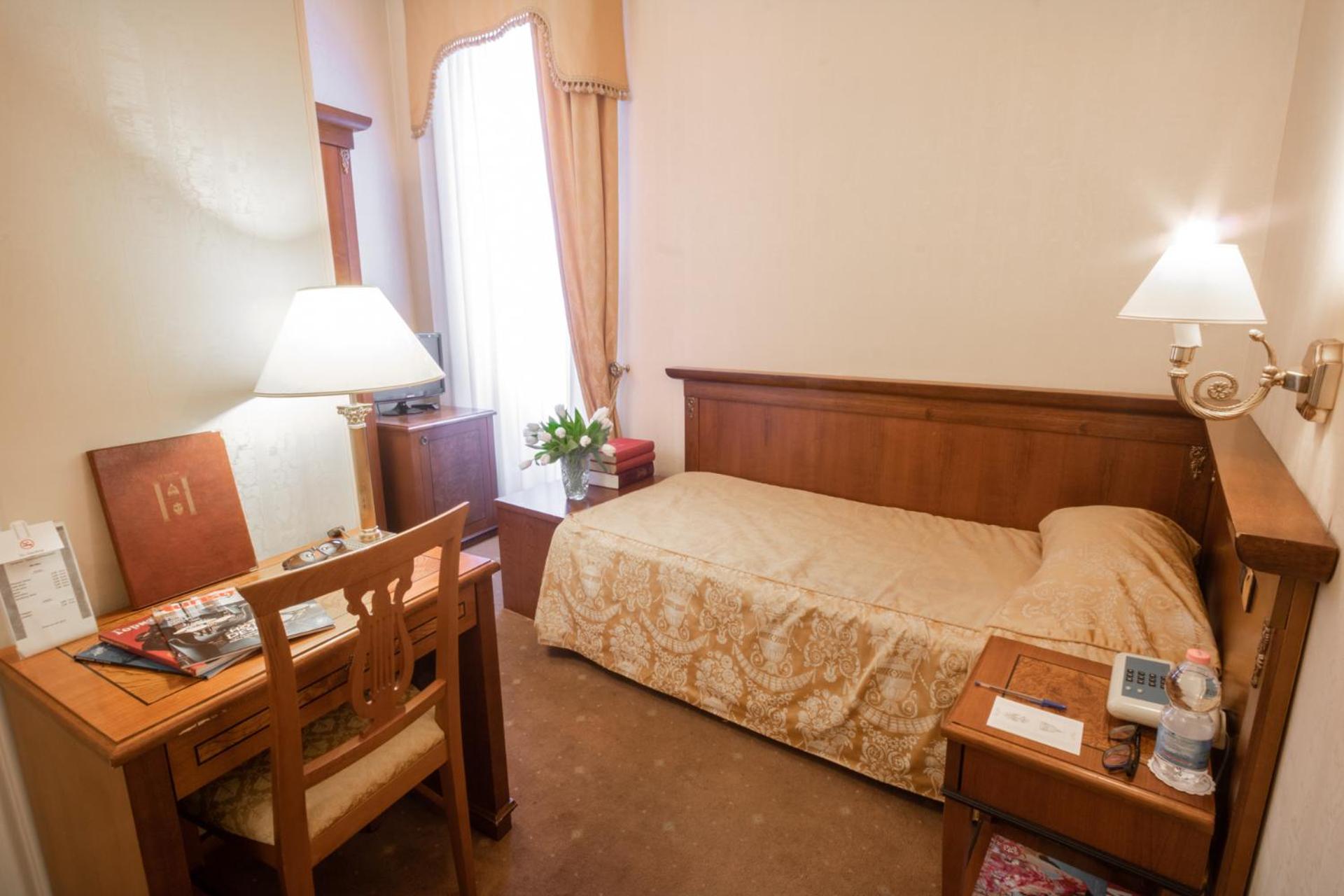 Single Room thumbnail 6