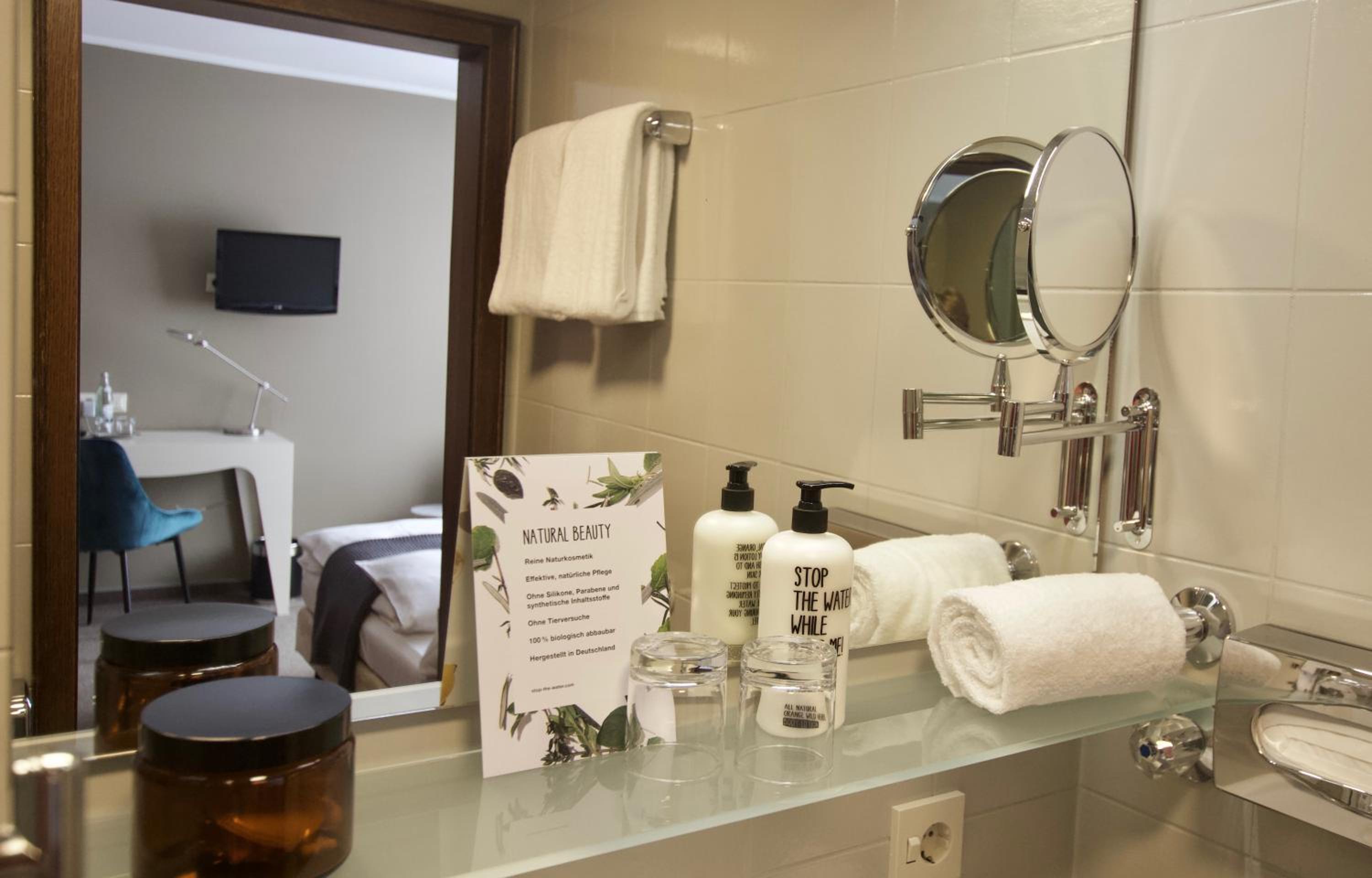 Standard Twin Room - Photo 3