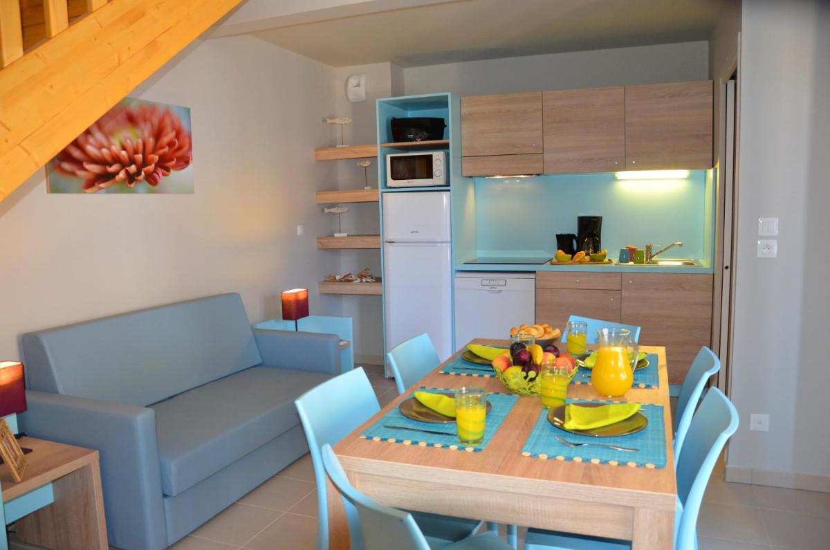 Small House with Cabin (4-6 Adults)