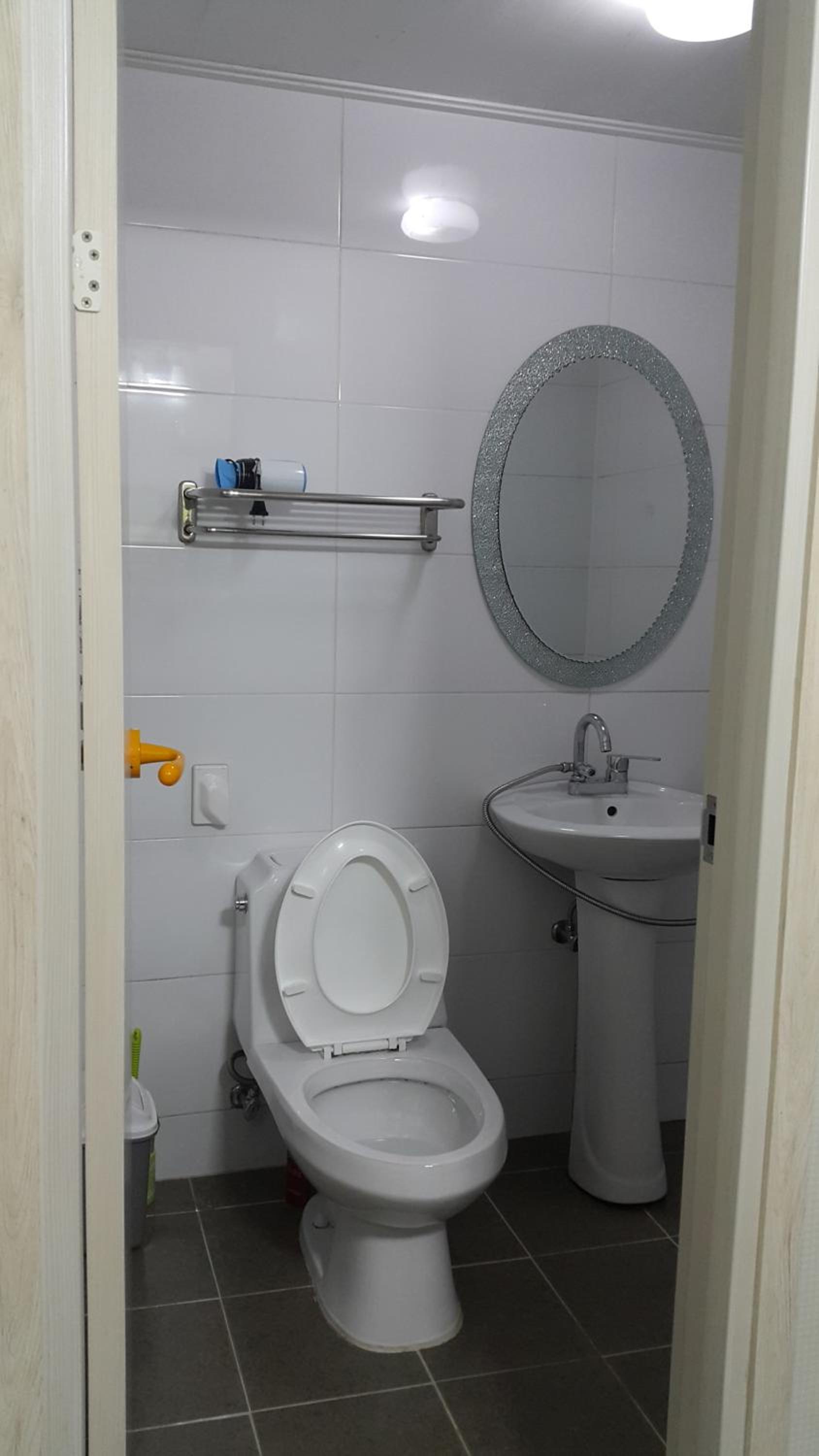 Family Room with Bathroom photo 2