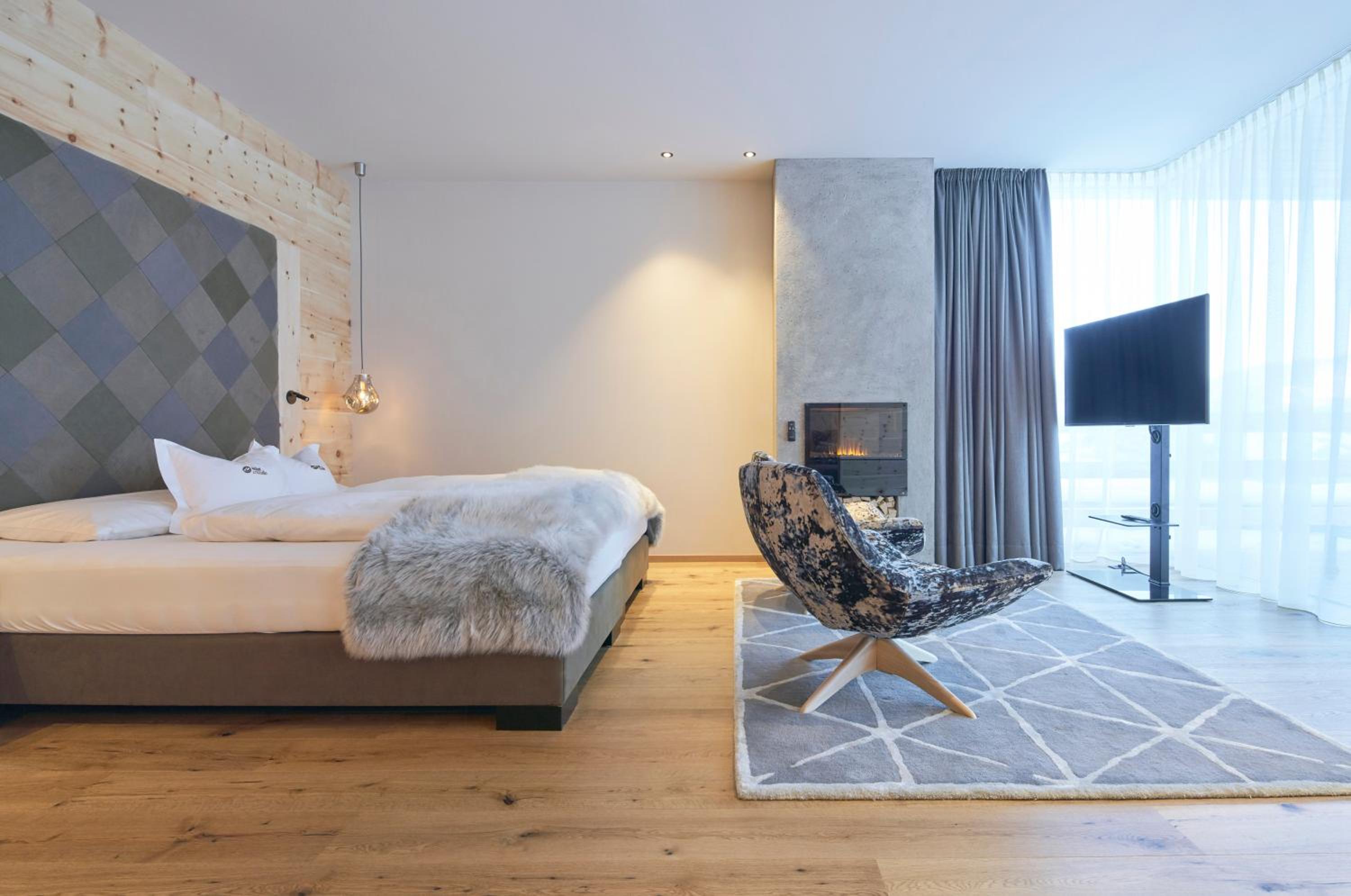Suite with Mountain View