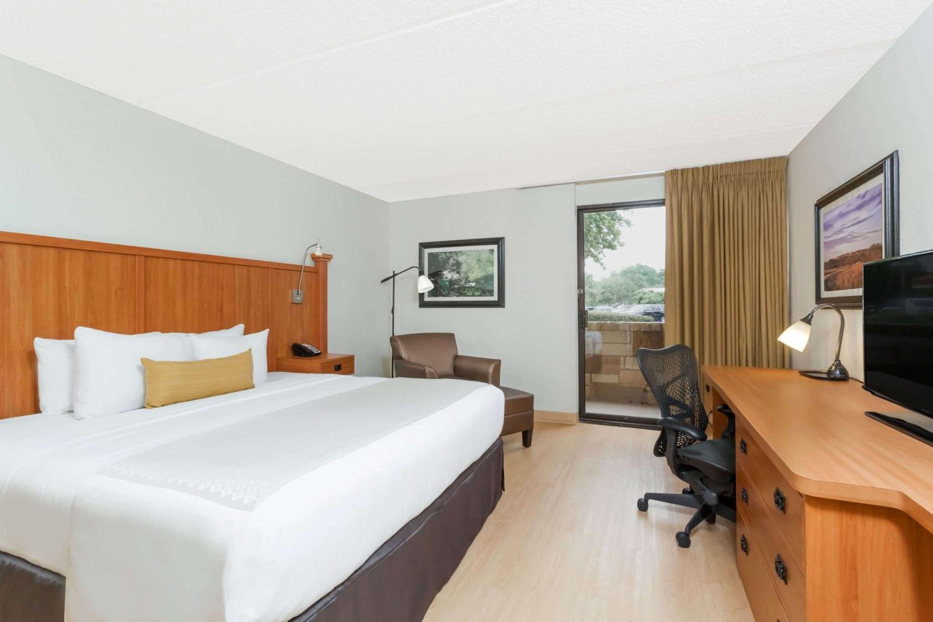 Accessible King Bed - Photo 1