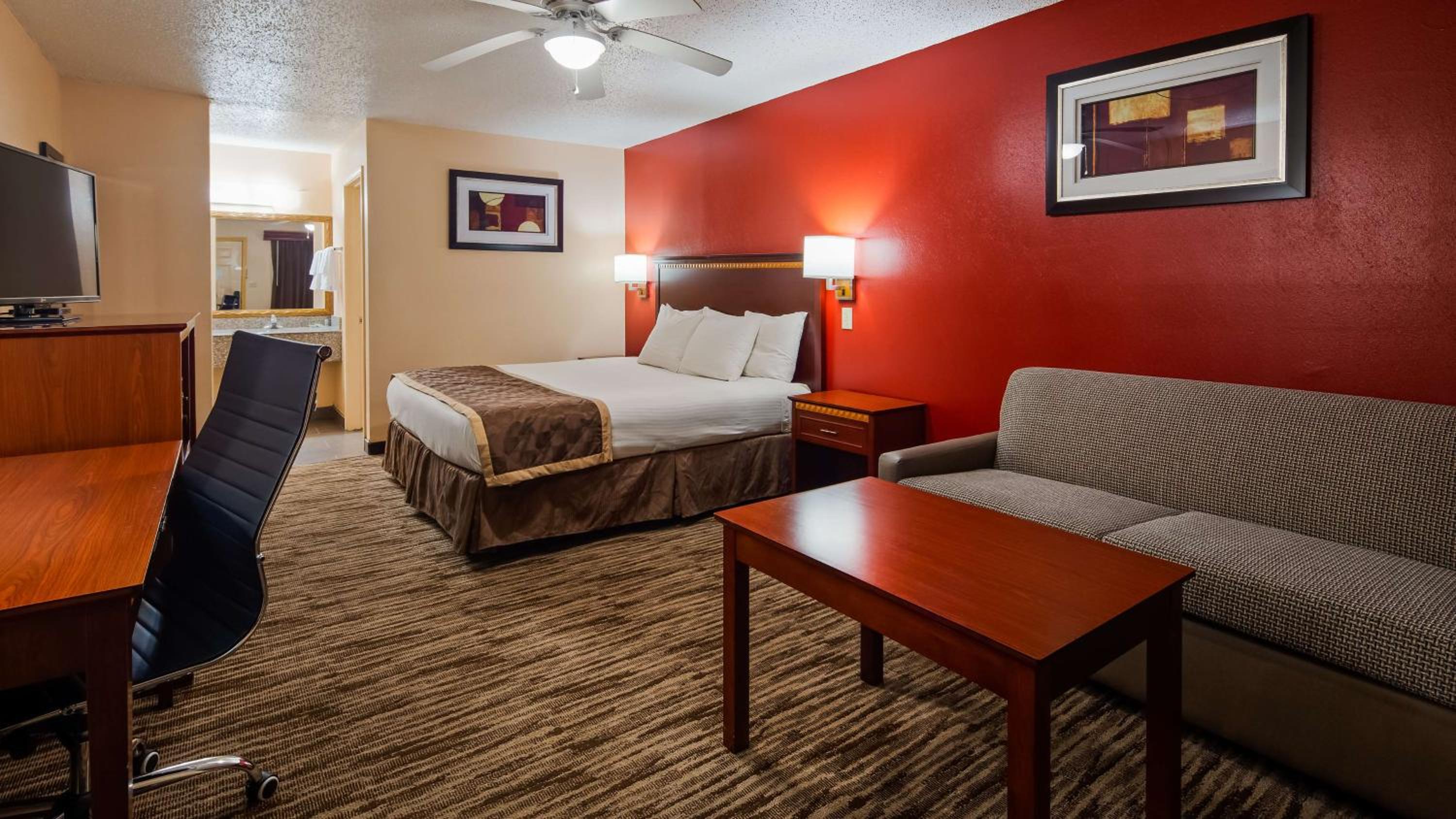 King Room - Non-Smoking photo 2