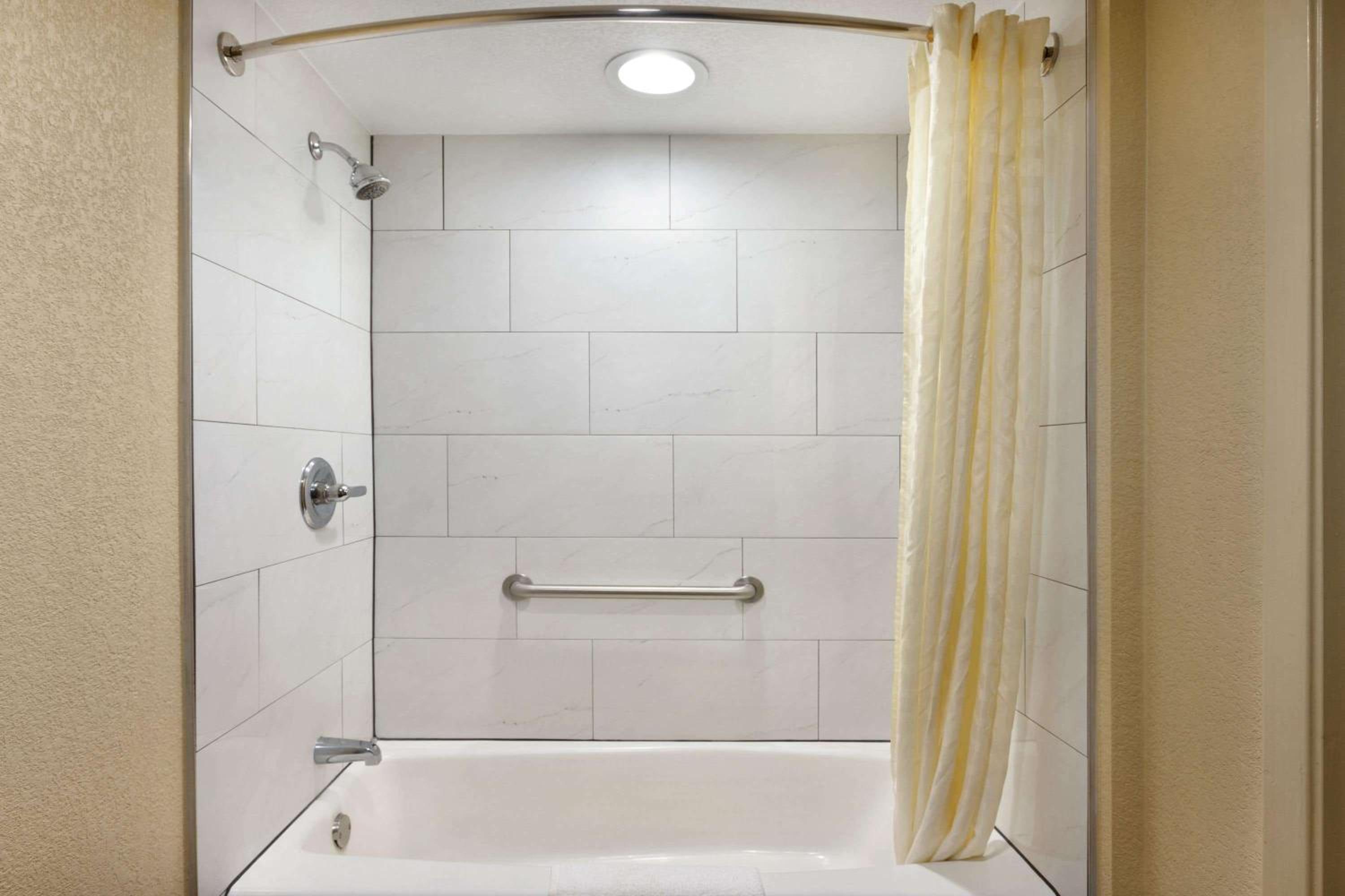 Double Room with Two Double Beds - Non-Smoking - Photo 4