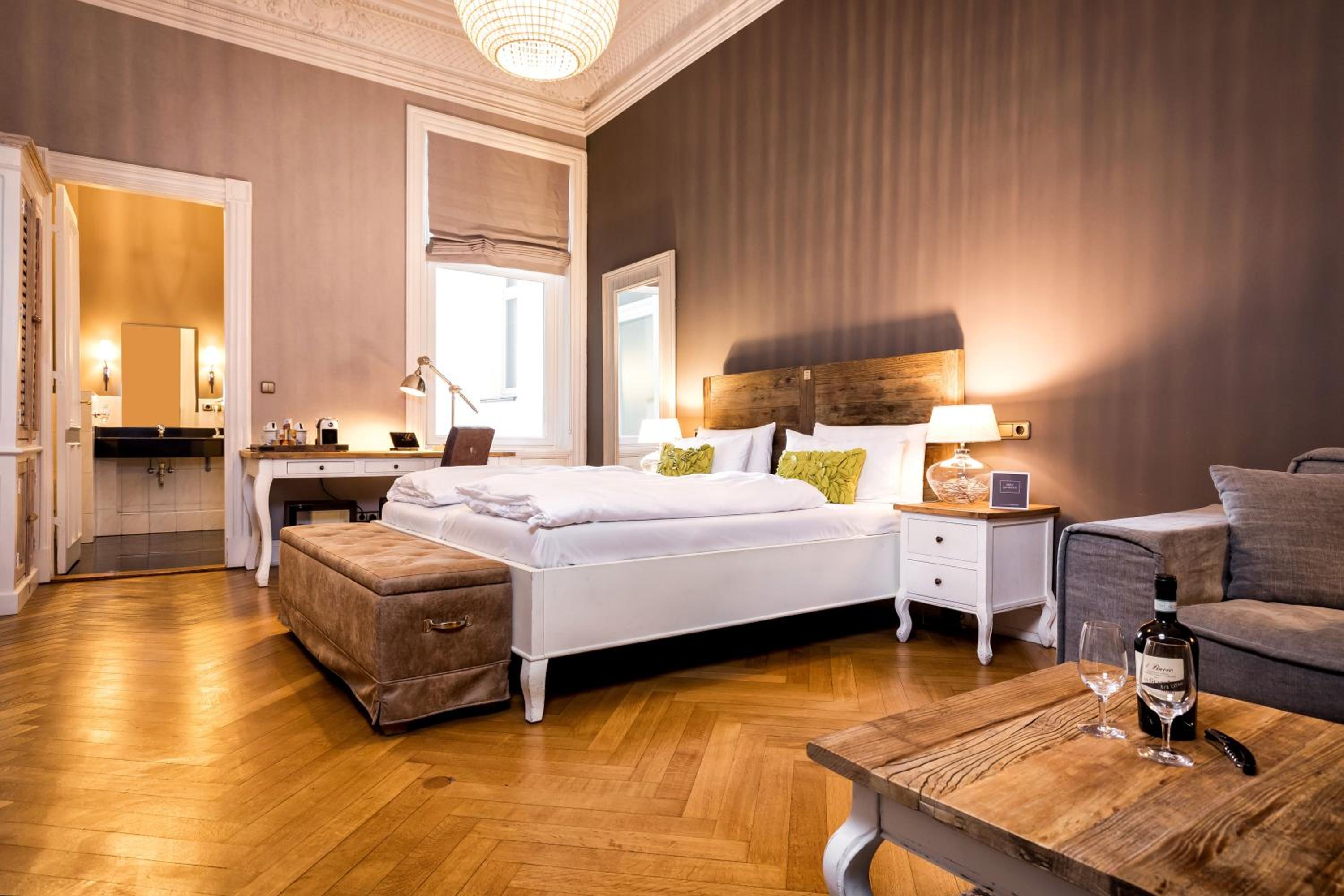 Deluxe Double Room Courtyard View