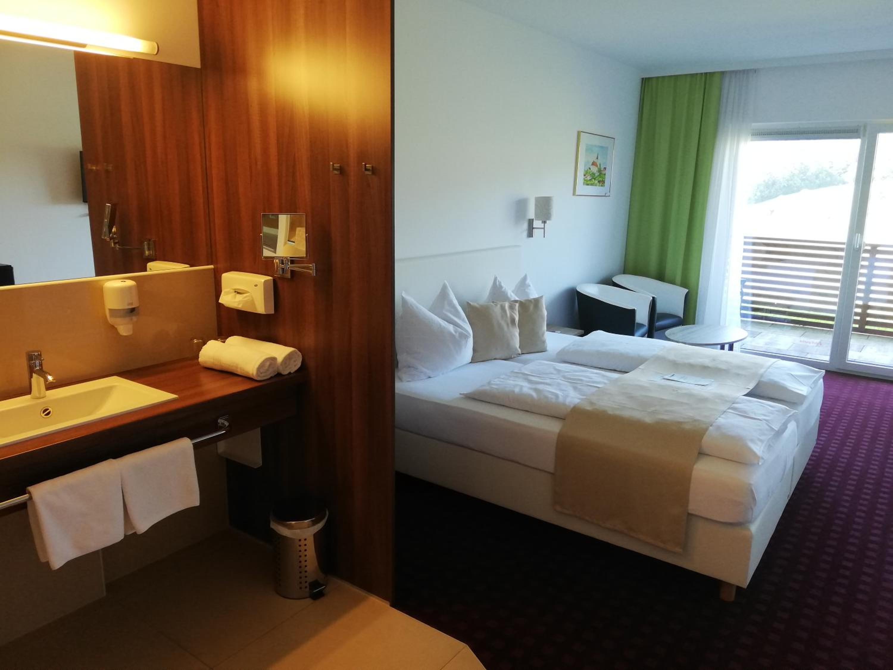 Double Room with Balcony - Photo 1