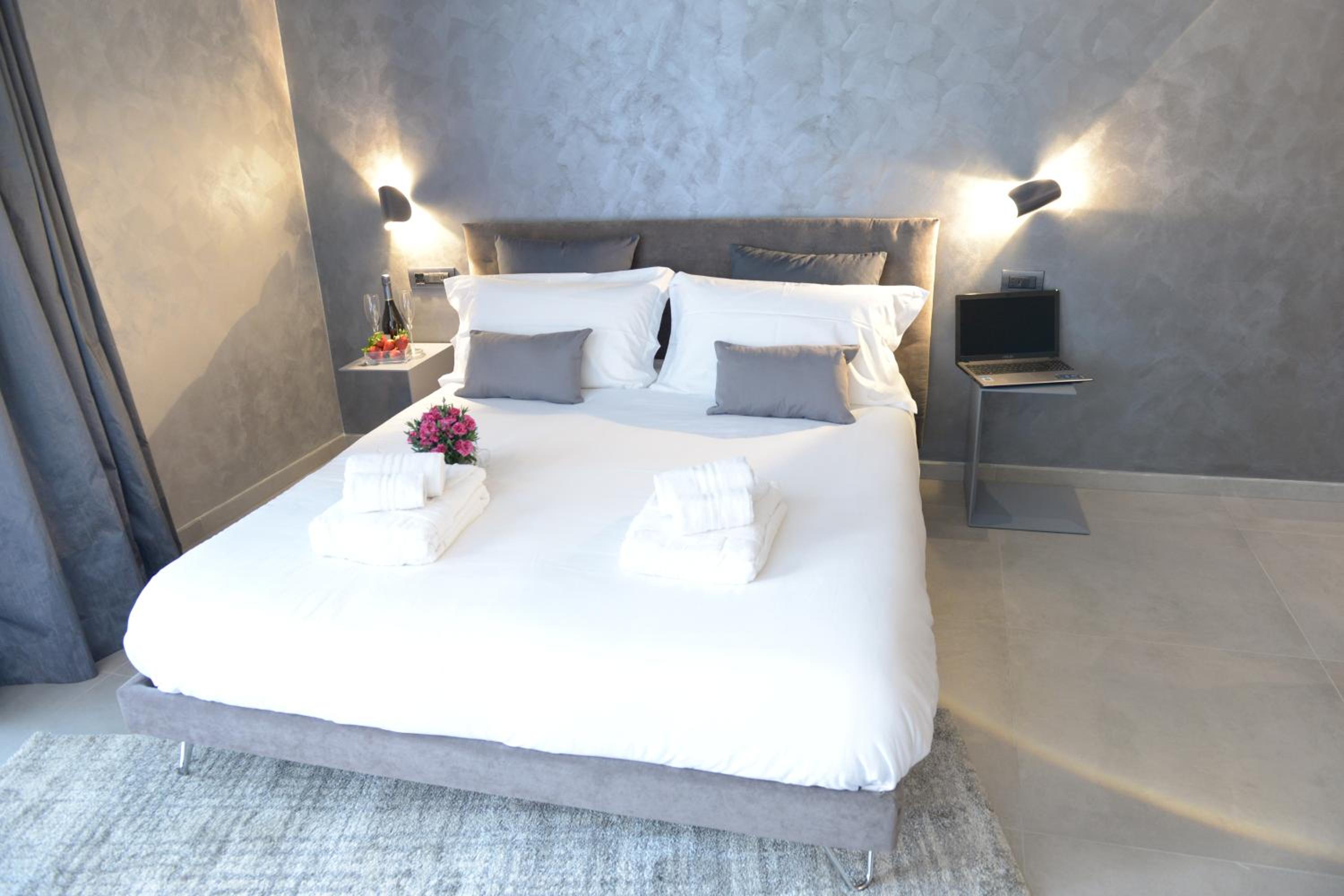 Studio Apartment - Photo 2