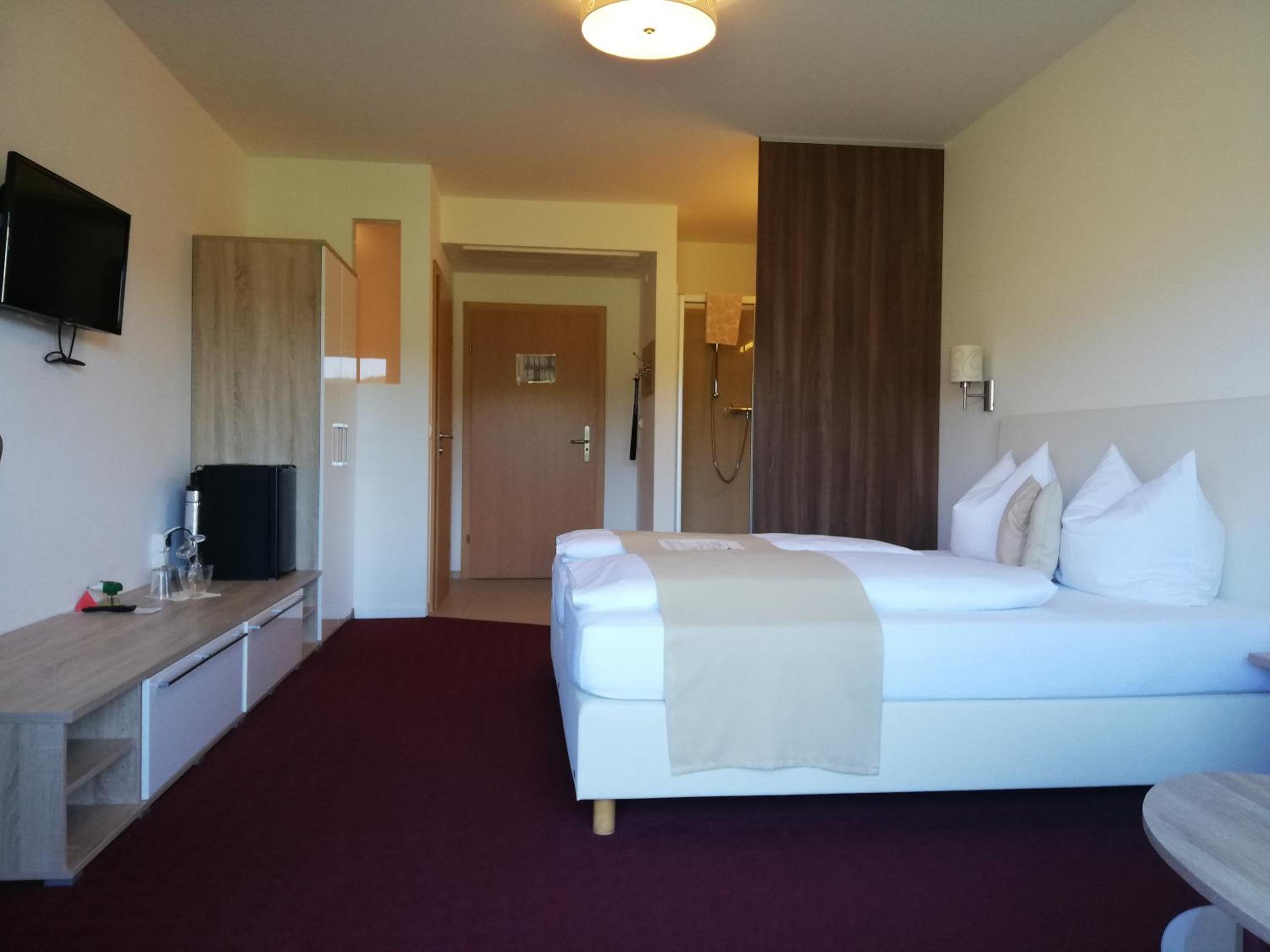 Double Room with Balcony - Photo 5