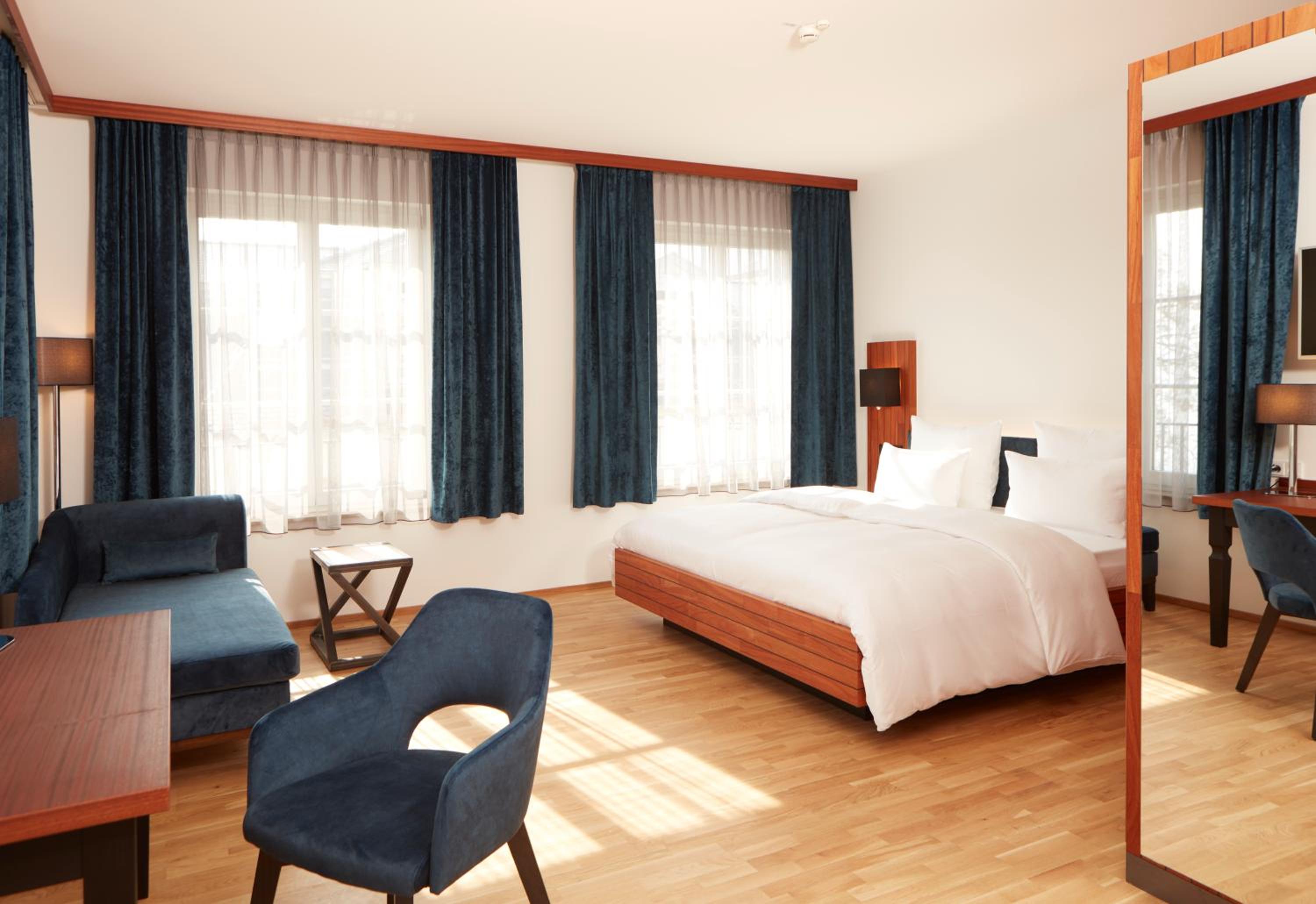Double Room with Lake View - Photo 1