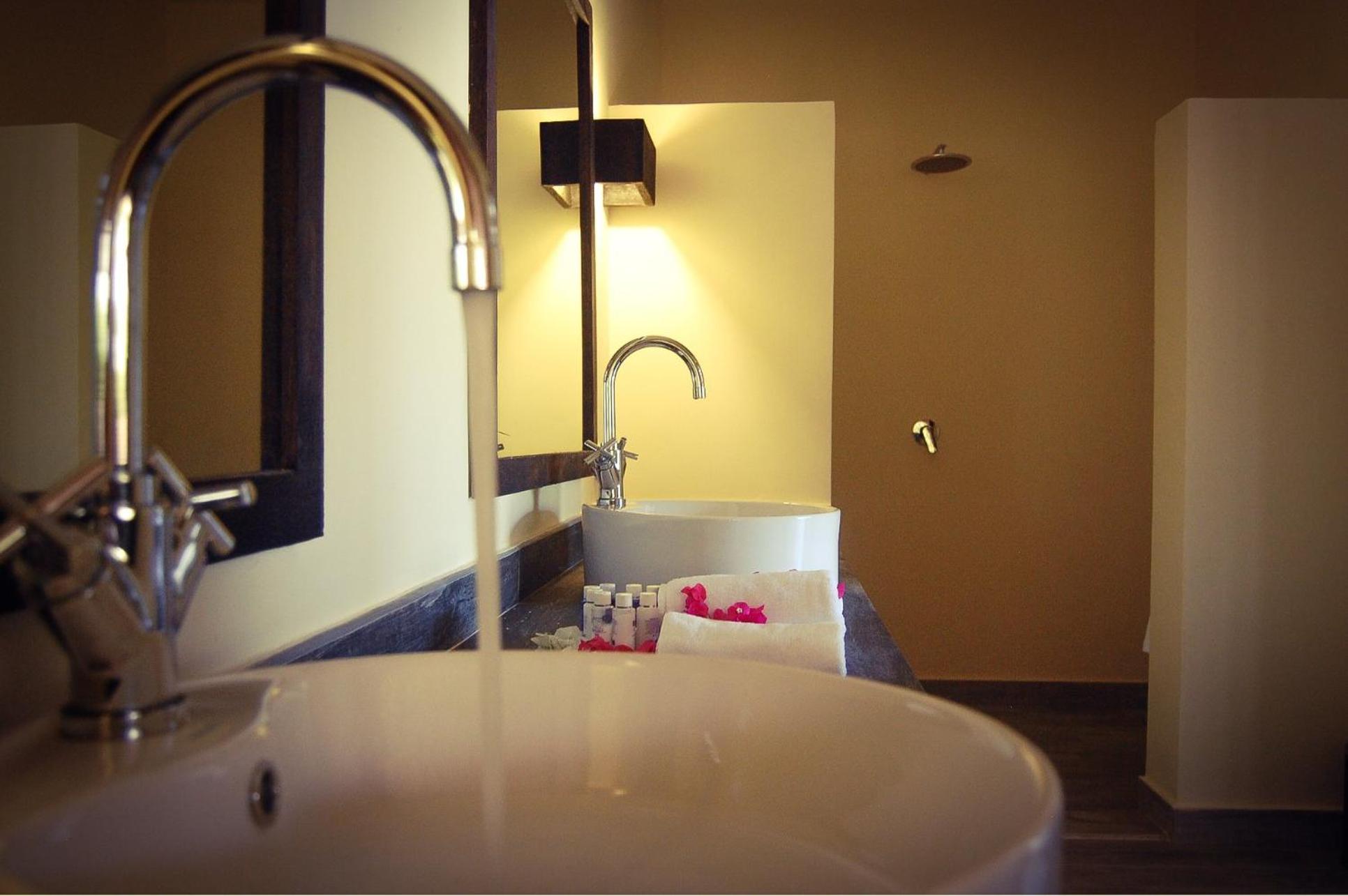Superior King Room - Photo 3