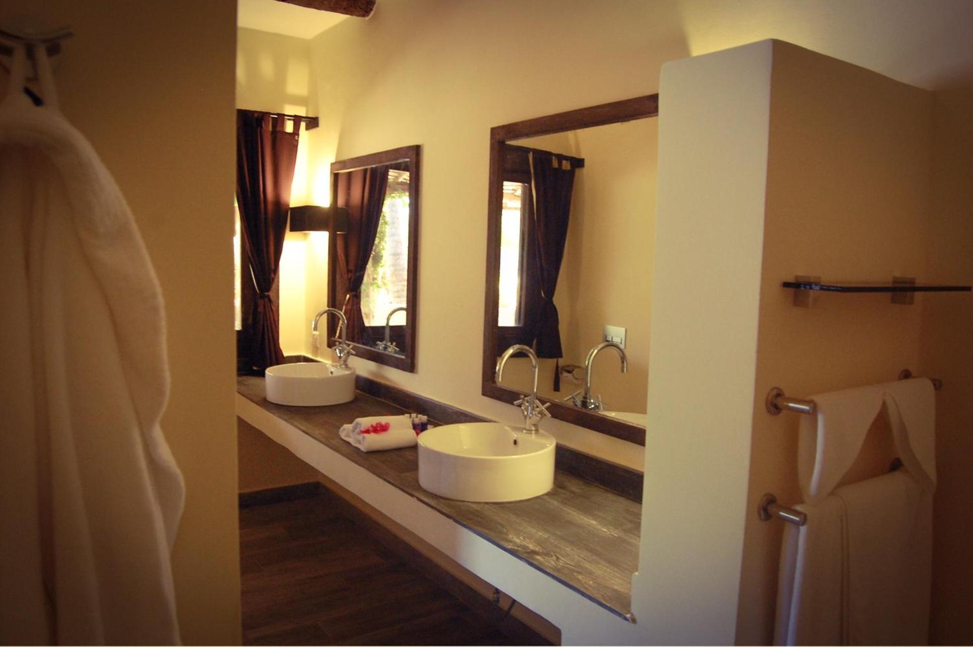 Superior King Room - Photo 5